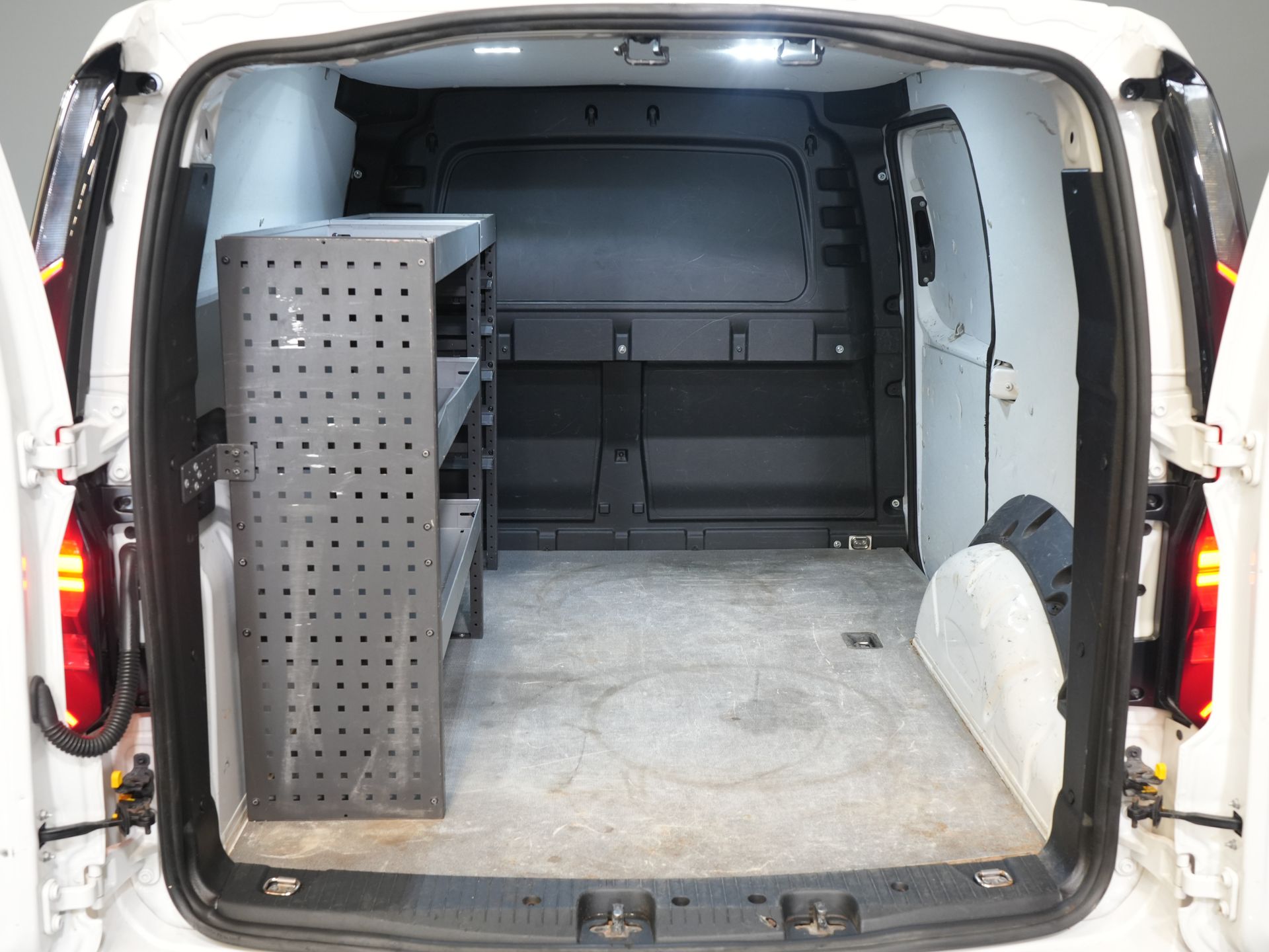 Volkswagen Caddy Cargo Van 2.0 TDI 125 CV DSG Aut. LED/ Riscaldatore a piantana/ Pelle/ Adapt.Cruise/ Virtual Cockpit/ Riscaldamento sedili/ Telecamera/ PDC/ 17 ”LMV