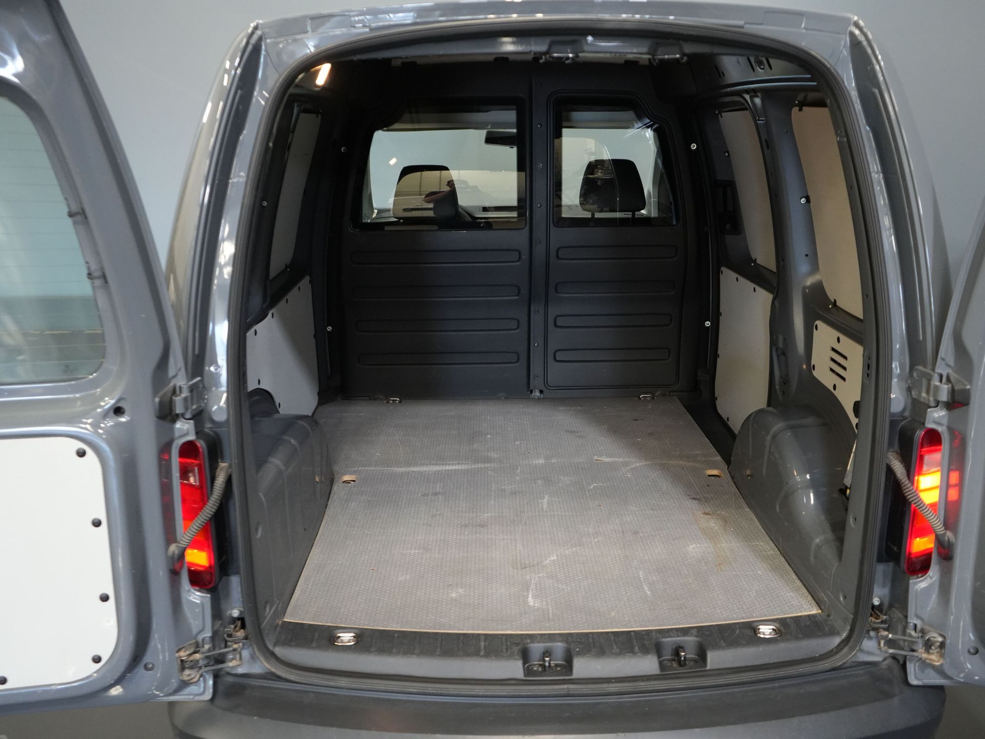 Volkswagen Caddy Van 1.4 TSI 125 к.с. BPM БЕЗКОШТОВНО! БЕНЗИН / Шкіра / Круїз / Кондиціонер