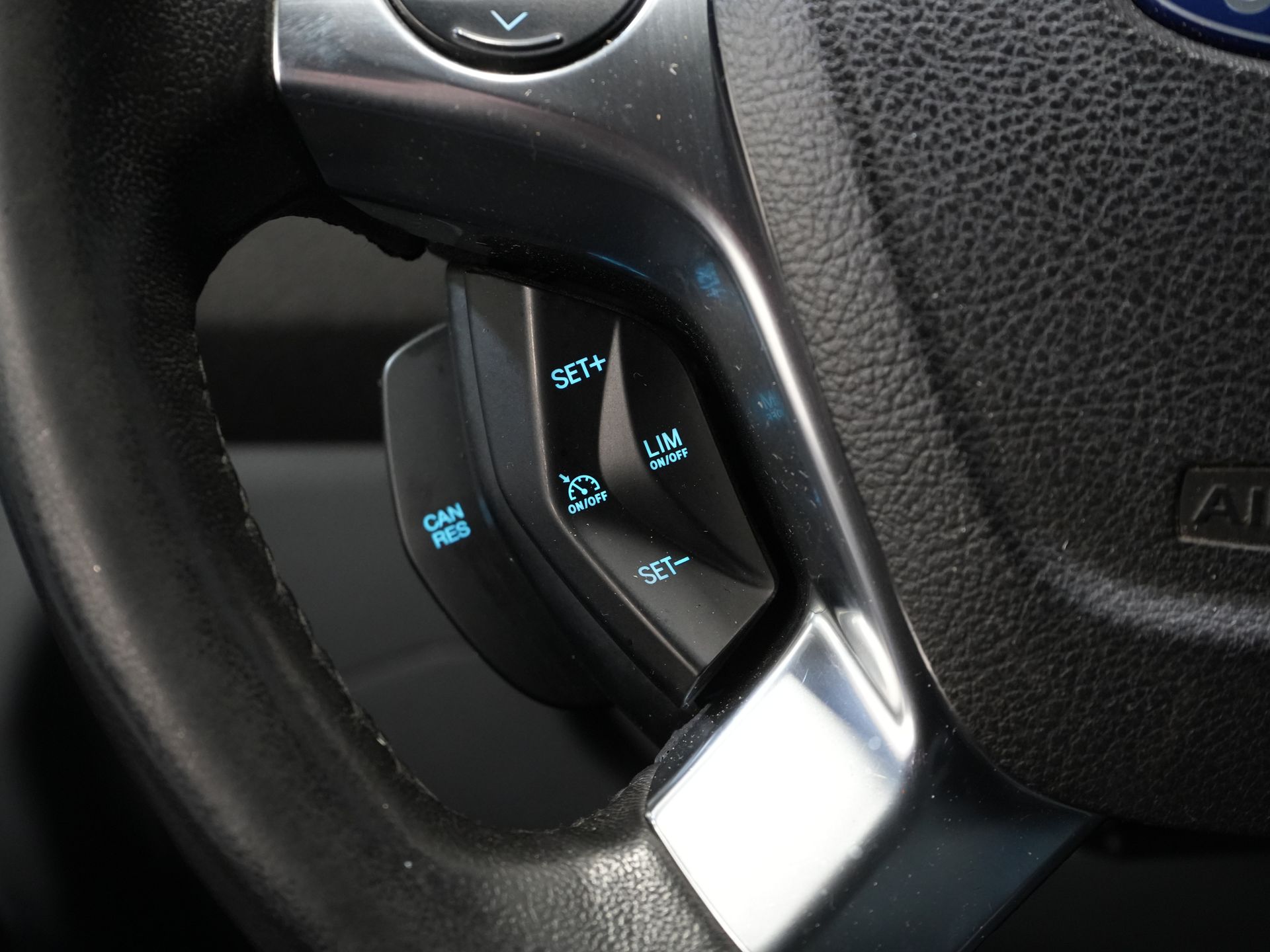 Ford Transit Bestelbus 2.0 TDCI 130 pk L2H2 Trend NL Auto/ 2xSchuifdeur/ Imperaal + Ladder/ Inrichting/ Cruise/ Camera/ Trekhaak/ PDC/ Airco