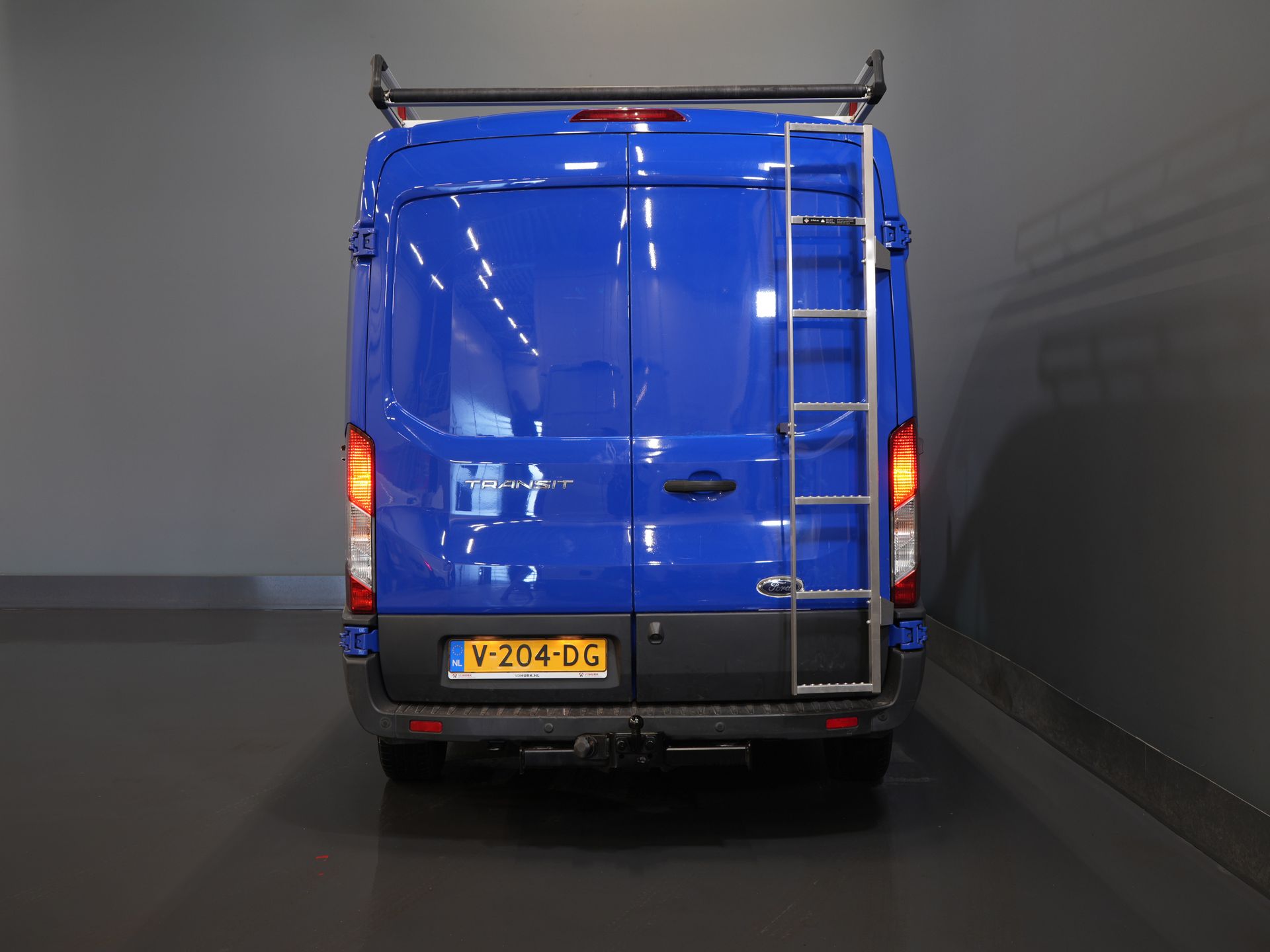 Ford Transit Bestelbus 2.0 TDCI 130 pk L2H2 Trend NL Auto/ 2xSchuifdeur/ Imperaal + Ladder/ Inrichting/ Cruise/ Camera/ Trekhaak/ PDC/ Airco