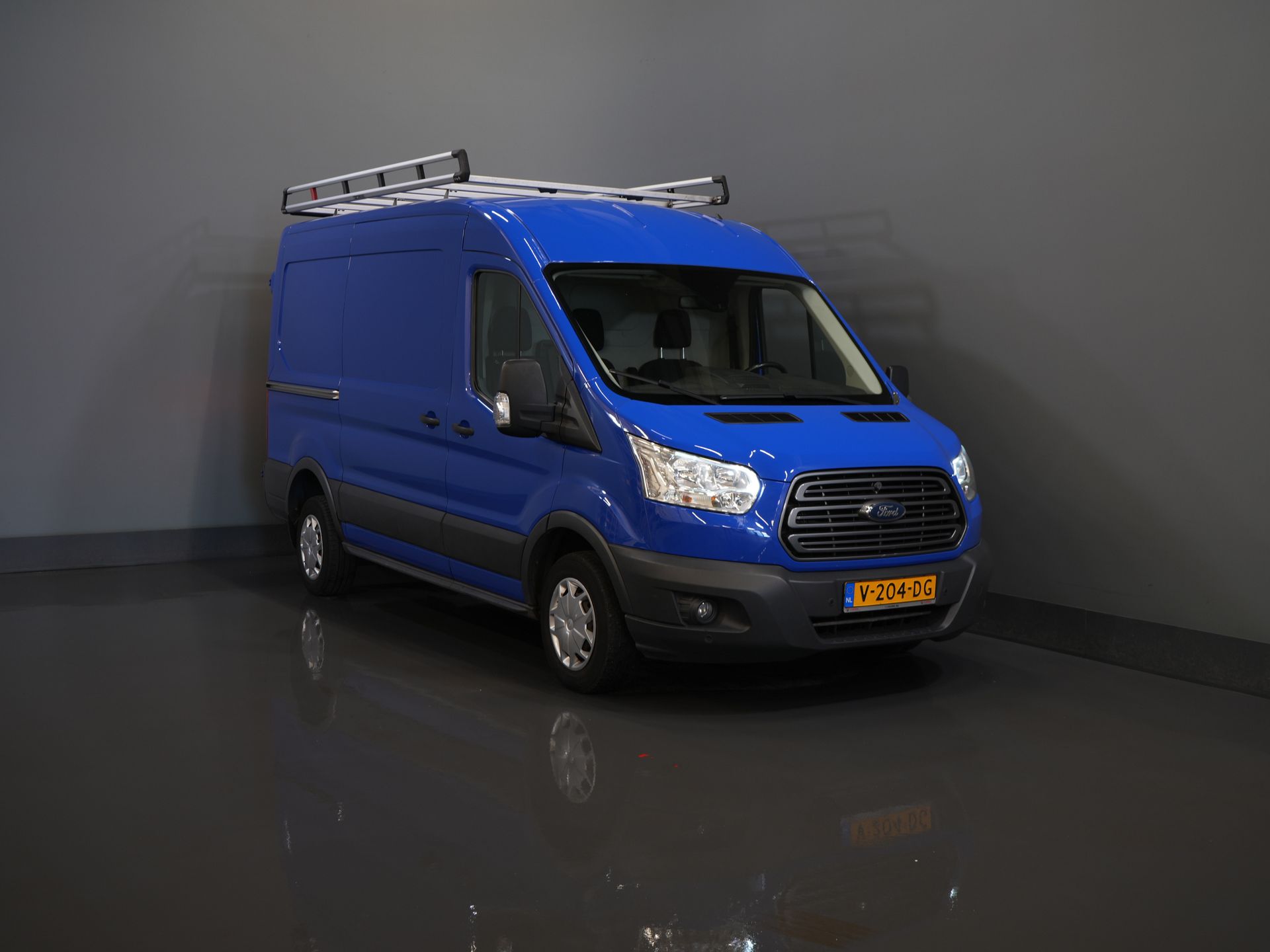 Ford Transit Bestelbus 2.0 TDCI 130 pk L2H2 Trend NL Auto/ 2xSchuifdeur/ Imperaal + Ladder/ Inrichting/ Cruise/ Camera/ Trekhaak/ PDC/ Airco