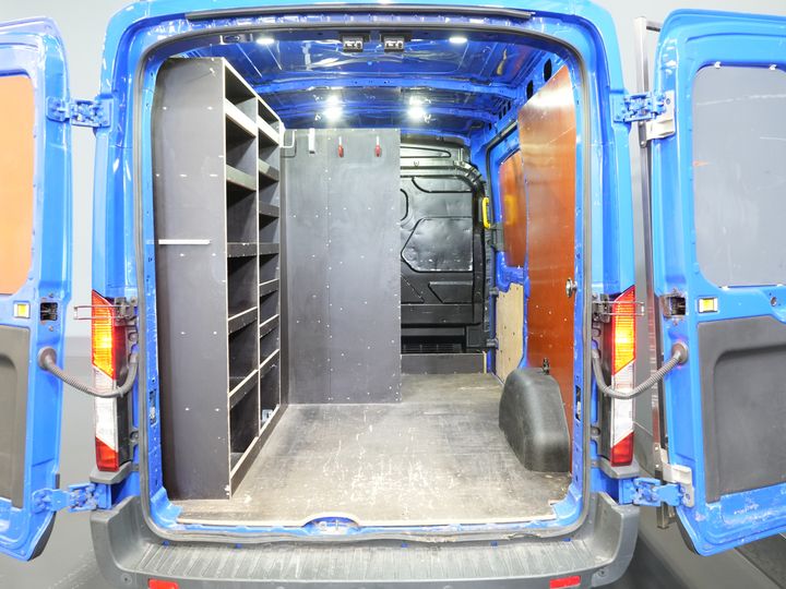 Ford Transit Bestelbus 2.0 TDCI 130 pk L2H2 Trend NL Auto/ 2xSchuifdeur/ Imperaal + Ladder/ Inrichting/ Cruise/ Camera/ Trekhaak/ PDC/ Airco