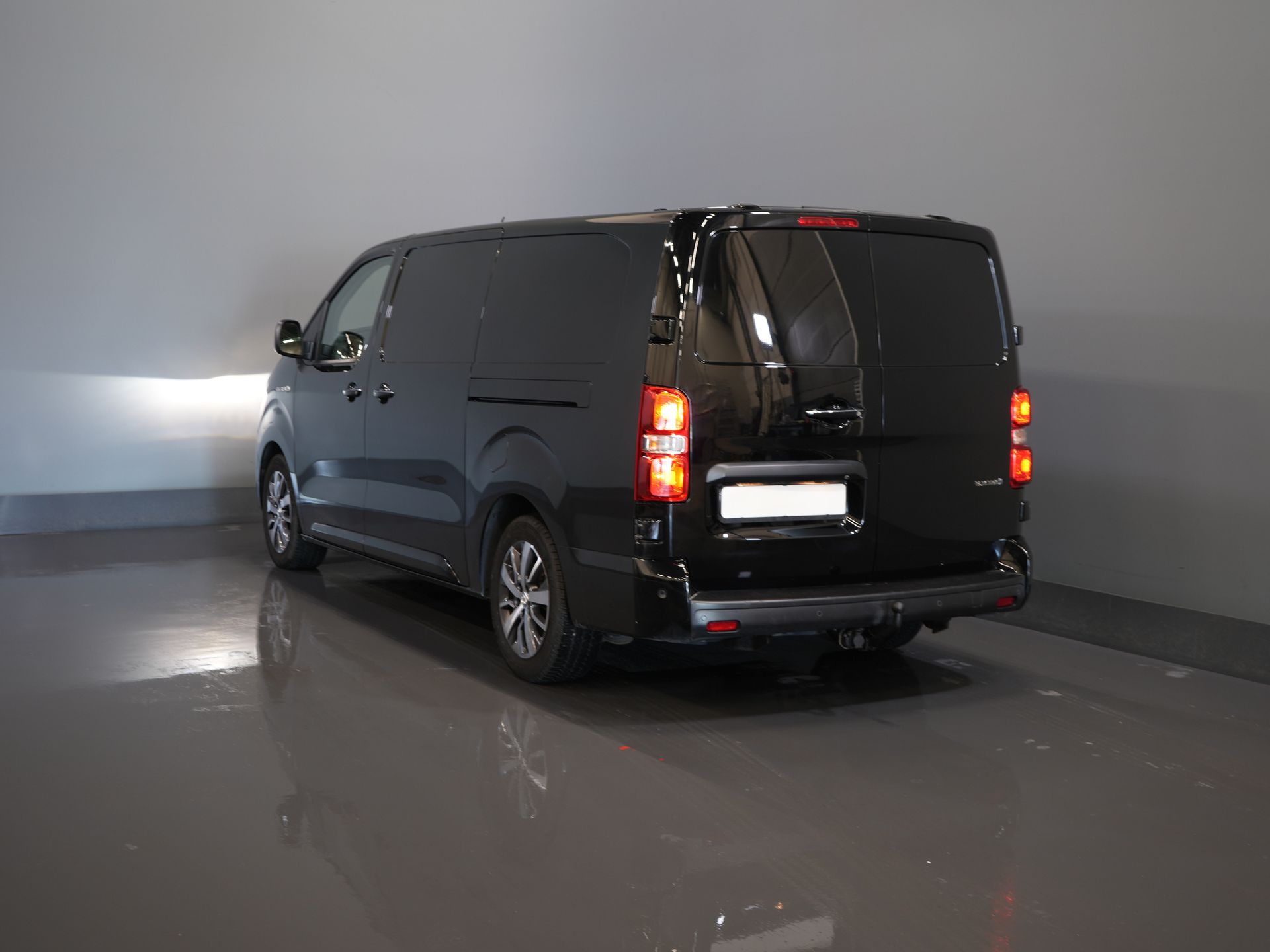 Toyota PROACE Electric Worker Van 75 kWh 265km WLTP L3 Xenon/ 2x Sliding door/ Stand heater/ Seatverw./ Carplay/ Climate/ Camera/ LMV/ Towbar