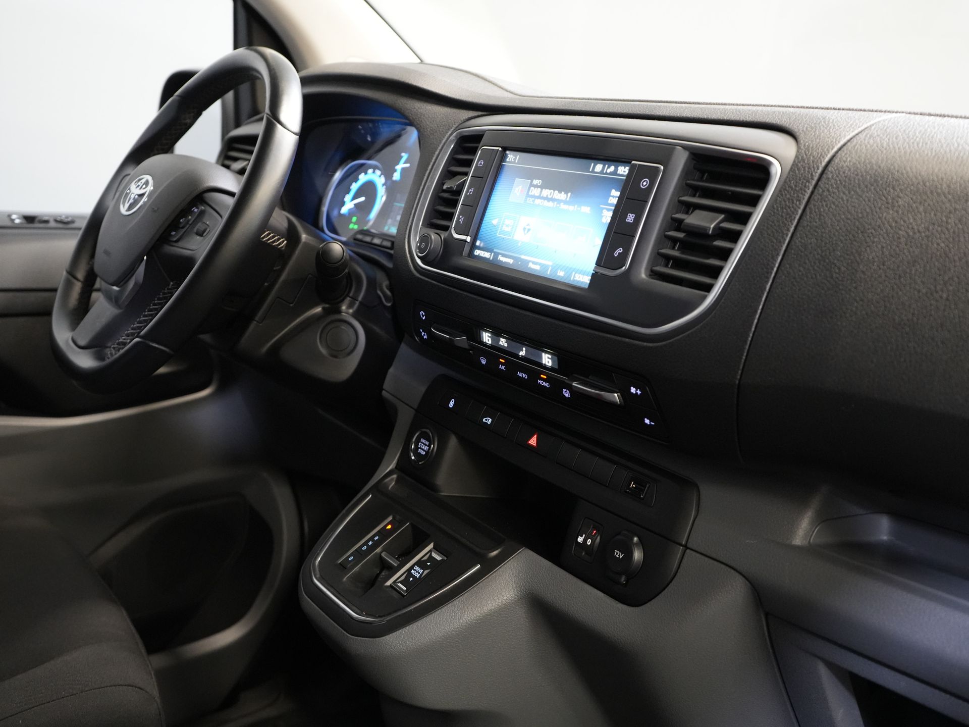 Toyota PROACE Electric Worker Van 75 kWh 265km WLTP L3 Xenon/ 2x Sliding door/ Stand heater/ Seatverw./ Carplay/ Climate/ Camera/ LMV/ Towbar