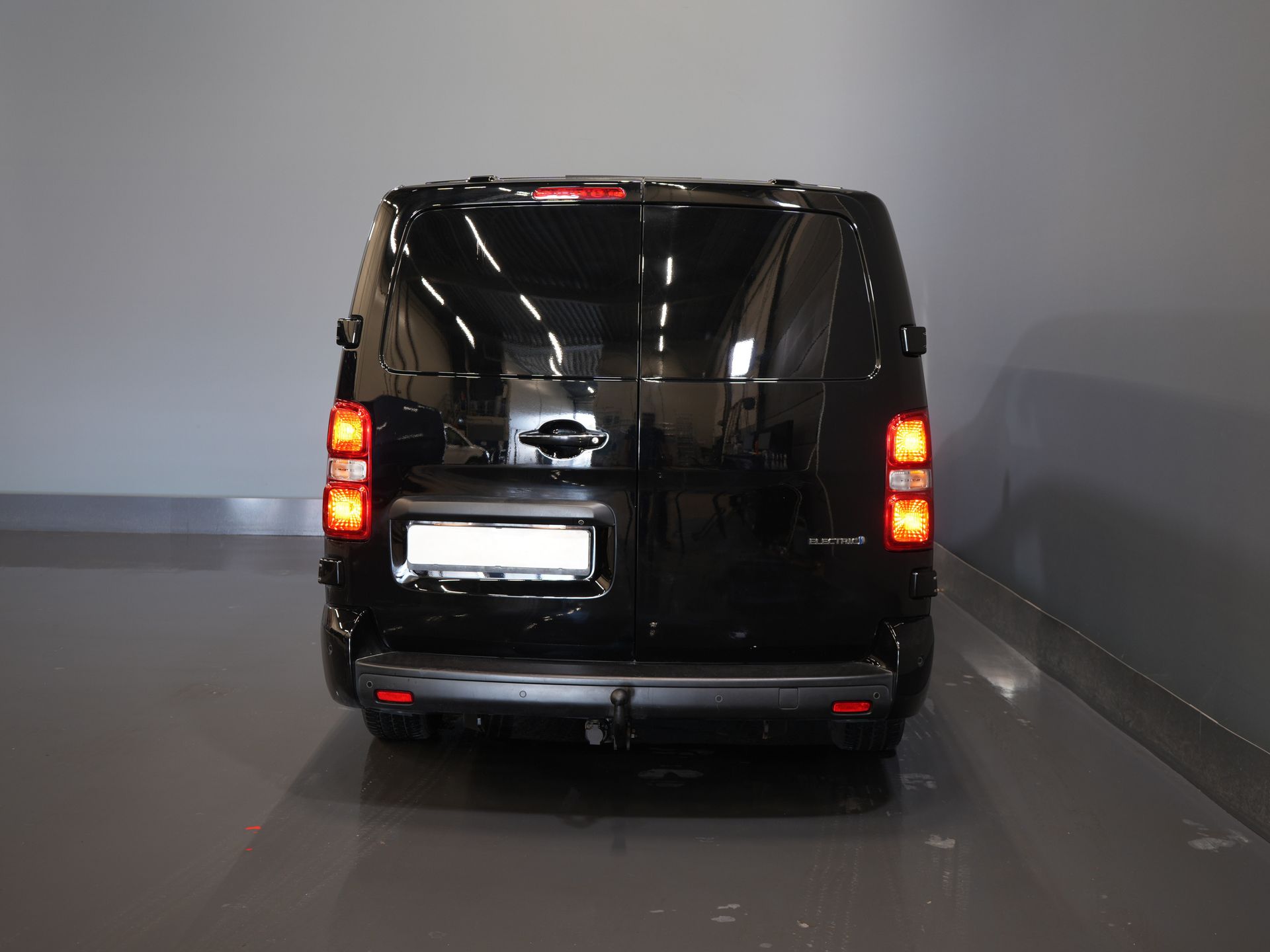 Toyota PROACE Electric Worker Van 75 kWh 265km WLTP L3 Xenon/ 2x Sliding door/ Stand heater/ Seatverw./ Carplay/ Climate/ Camera/ LMV/ Towbar