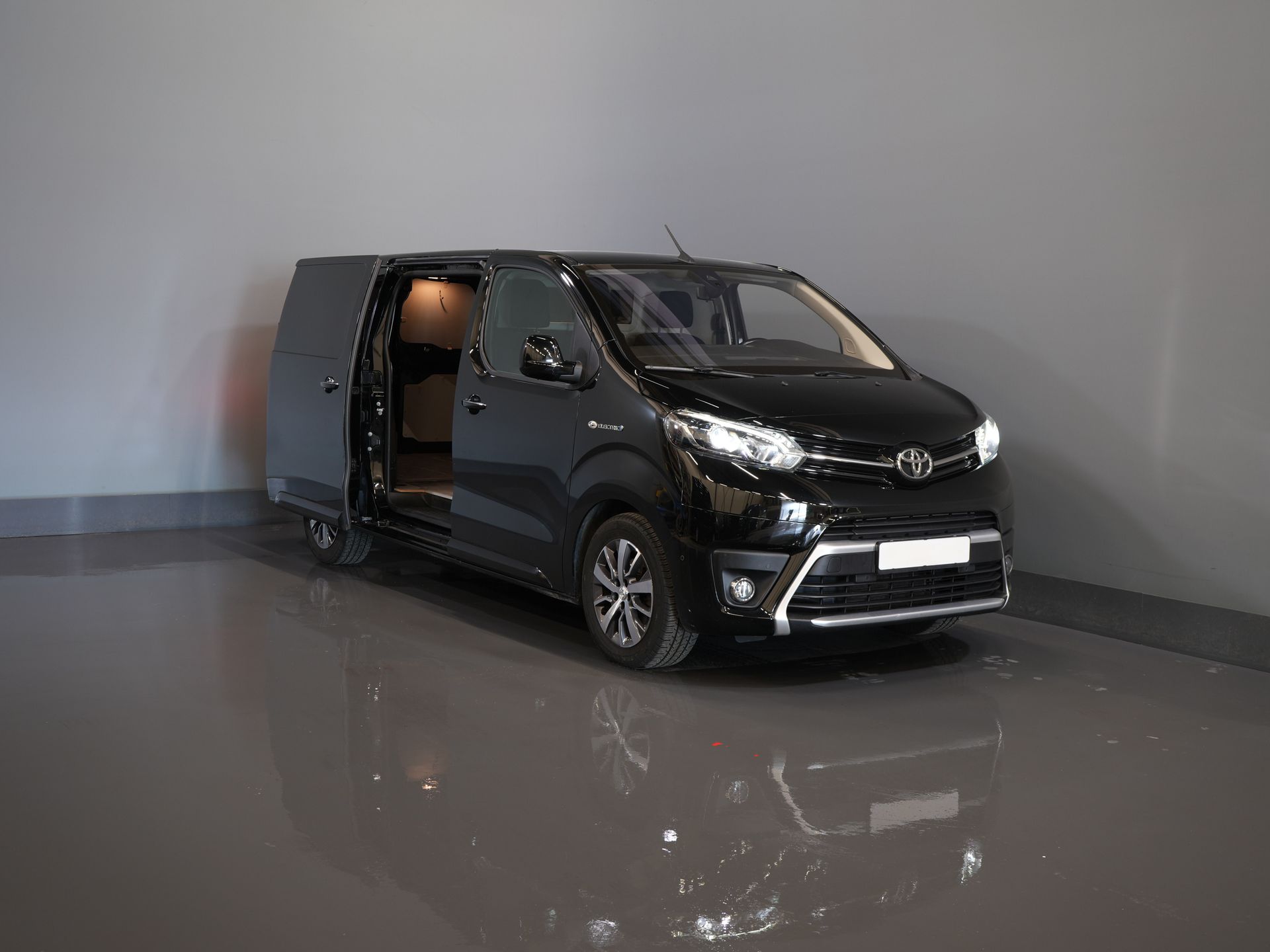 Toyota PROACE Electric Worker Van 75 kWh 265km WLTP L3 Xenon/ 2x Sliding door/ Stand heater/ Seatverw./ Carplay/ Climate/ Camera/ LMV/ Towbar