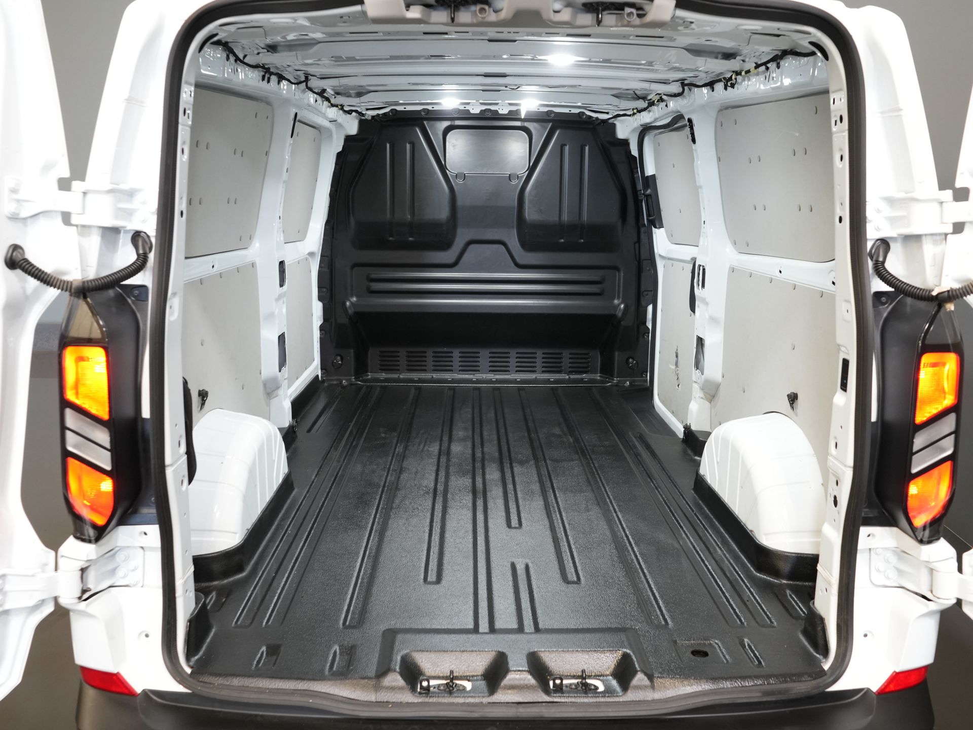 Ford Transit Custom Fourgon 2.0 TDCI L2 Trend CarPlay / Caméra / Climatisation / PDC / Régulateur de vitesse / DAB