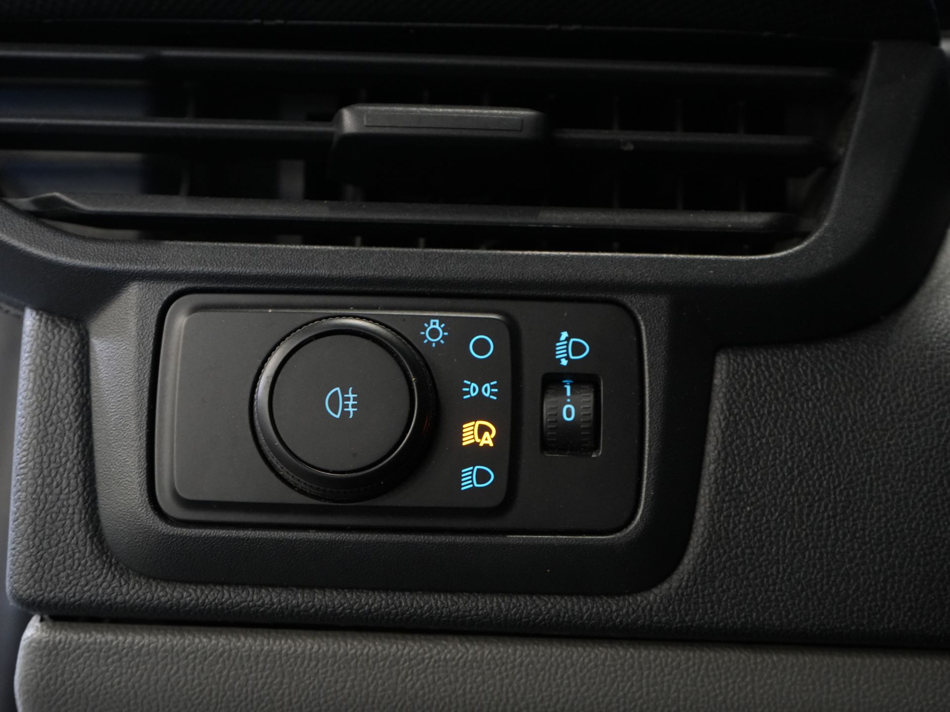Ford Transit Custom Fourgon 2.0 TDCI L2 Trend CarPlay / Caméra / Climatisation / PDC / Régulateur de vitesse / DAB
