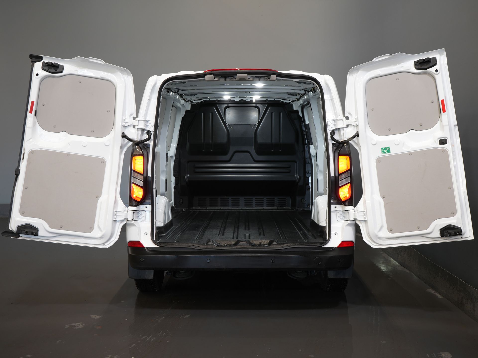 Ford Transit Custom Fourgon 2.0 TDCI L2 Trend CarPlay / Caméra / Climatisation / PDC / Régulateur de vitesse / DAB