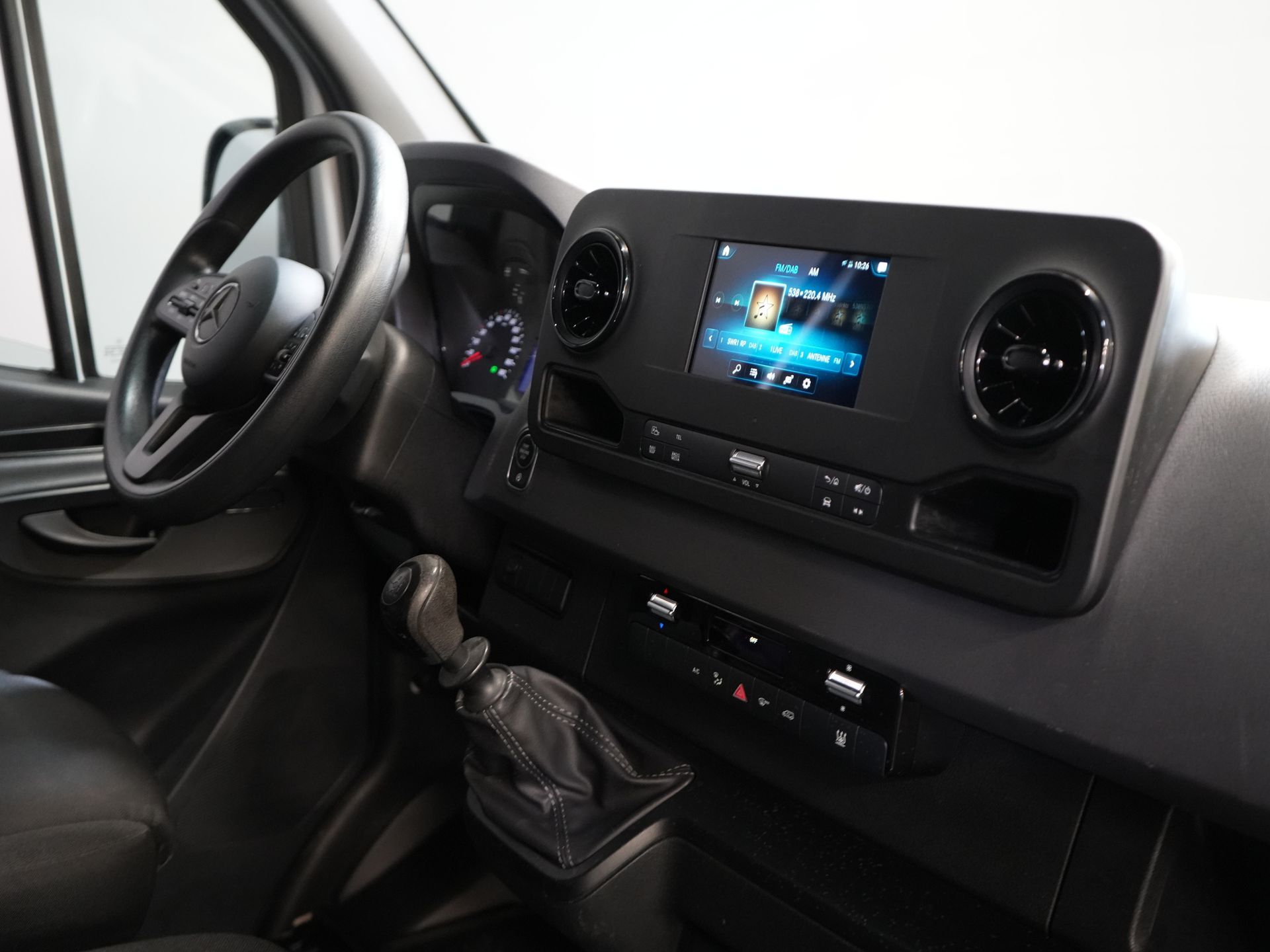 Mercedes-Benz Sprinter Bestelbus 314 2.2 CDI L2 145 pk MARGE Carplay/ Stoelverw./ Cruise/ Camera/ Airco/ DAB/ Navi/ PDC/ Trekhaak