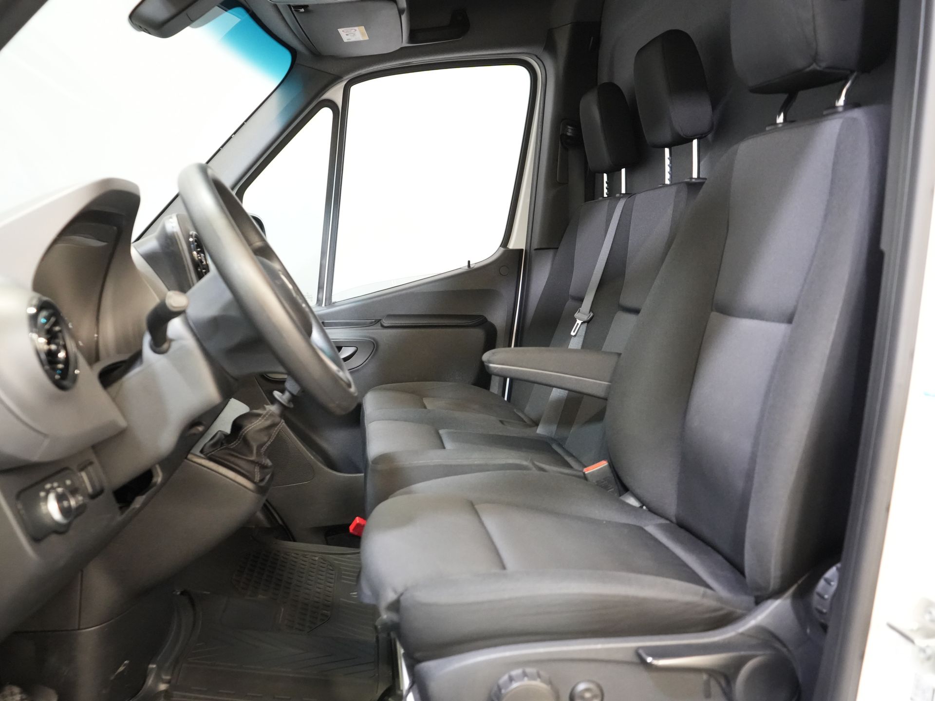 Mercedes-Benz Sprinter Bestelbus 314 2.2 CDI L2 145 pk MARGE Carplay/ Stoelverw./ Cruise/ Camera/ Airco/ DAB/ Navi/ PDC/ Trekhaak