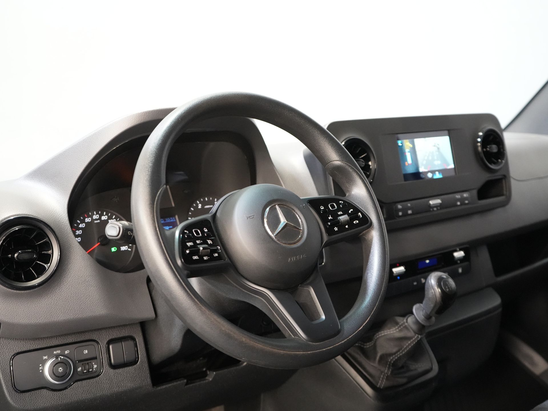 Mercedes-Benz Sprinter Bestelbus 314 2.2 CDI L2 145 pk MARGE Carplay/ Stoelverw./ Cruise/ Camera/ Airco/ DAB/ Navi/ PDC/ Trekhaak