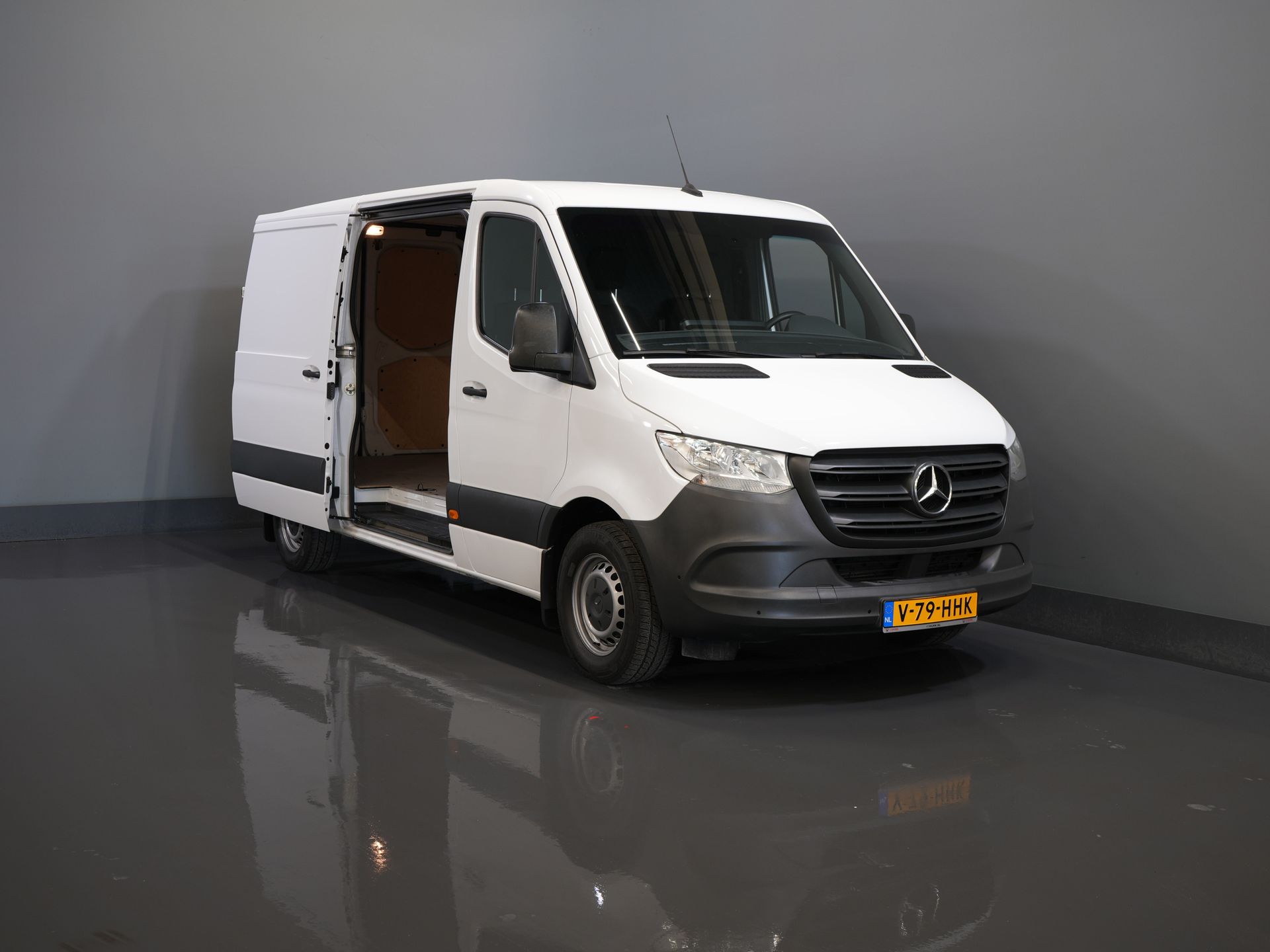 Mercedes-Benz Sprinter Bestelbus 314 2.2 CDI L2 145 pk MARGE Carplay/ Stoelverw./ Cruise/ Camera/ Airco/ DAB/ Navi/ PDC/ Trekhaak