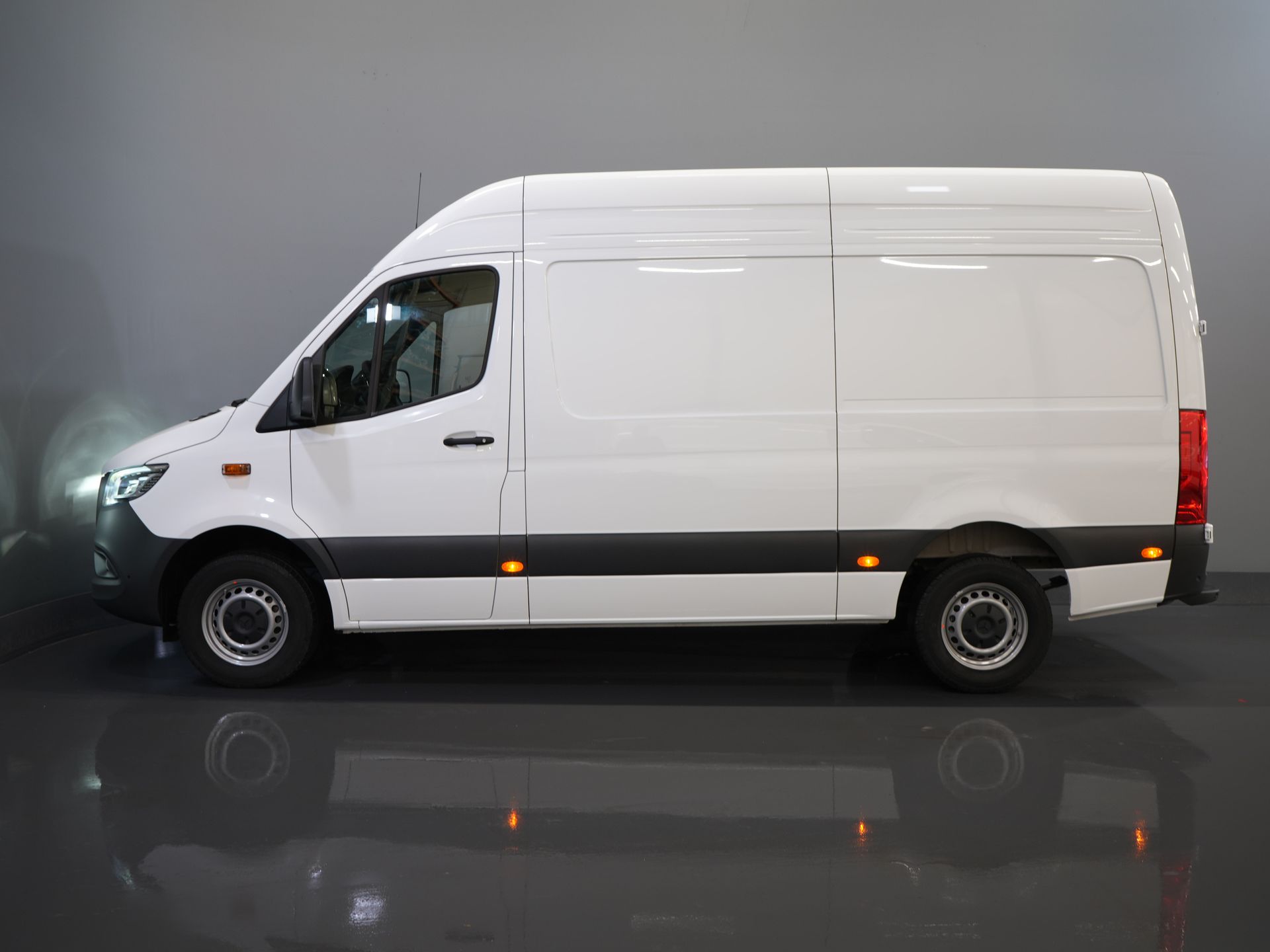 Mercedes-Benz Sprinter Van 317 Aut. L2H2 BPM ¡GRATIS! 3.5t Towbar/ LED/ 270 Gr.Doors/ Gev.Stoel/ Stoelverw./ Navi/ Camera/ PDC/ Carpenter/ Cruise