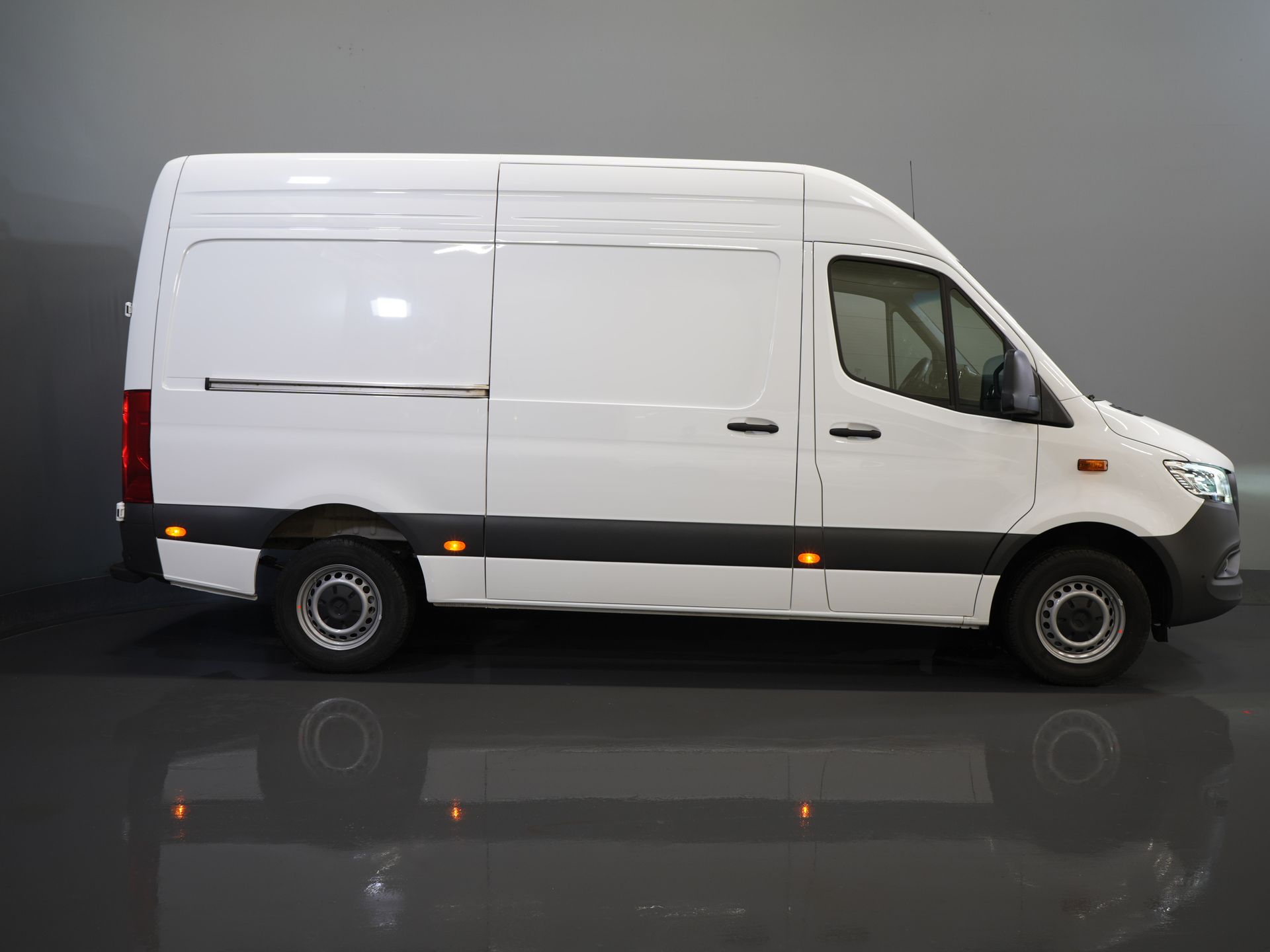 Mercedes-Benz Sprinter Van 317 Aut. L2H2 BPM ¡GRATIS! 3.5t Towbar/ LED/ 270 Gr.Doors/ Gev.Stoel/ Stoelverw./ Navi/ Camera/ PDC/ Carpenter/ Cruise
