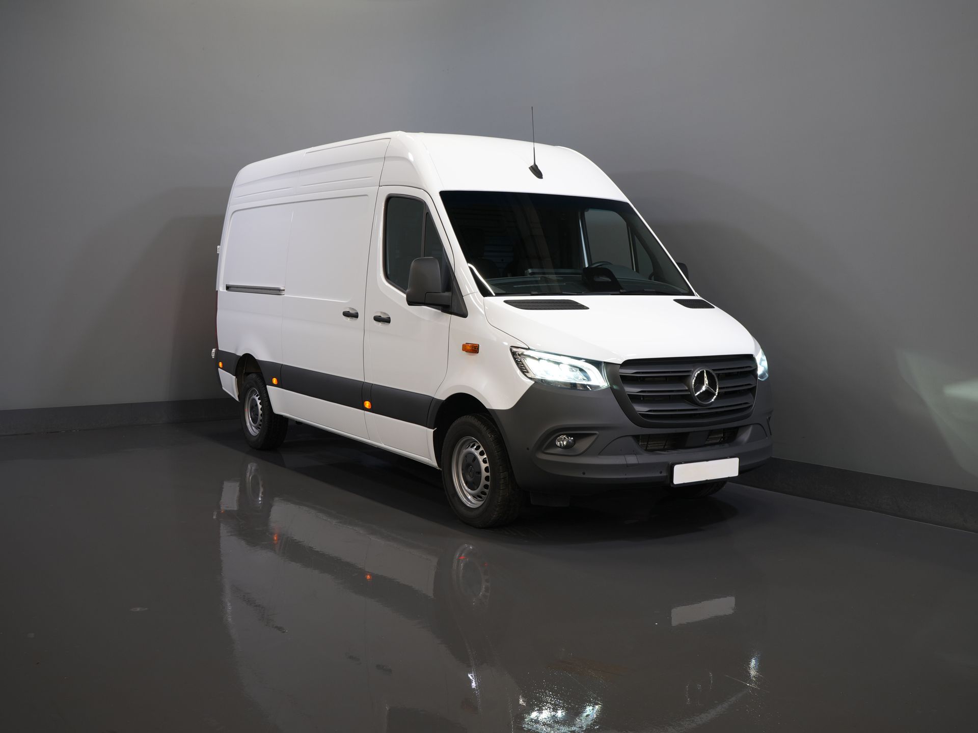 Mercedes-Benz Sprinter Van 317 Aut. L2H2 BPM ¡GRATIS! 3.5t Towbar/ LED/ 270 Gr.Doors/ Gev.Stoel/ Stoelverw./ Navi/ Camera/ PDC/ Carpenter/ Cruise