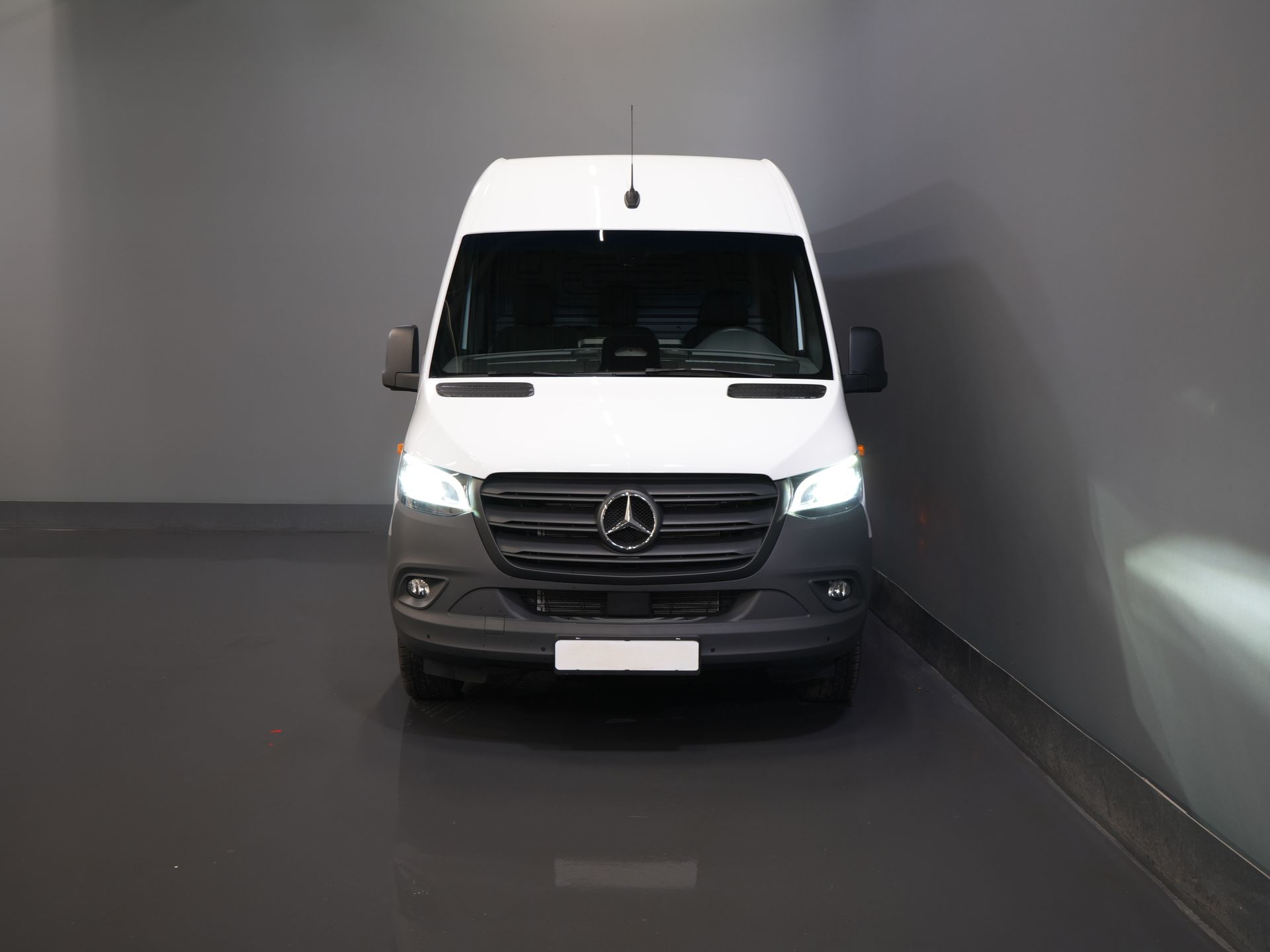 Mercedes-Benz Sprinter Van 317 Aut. L2H2 BPM ¡GRATIS! 3.5t Towbar/ LED/ 270 Gr.Doors/ Gev.Stoel/ Stoelverw./ Navi/ Camera/ PDC/ Carpenter/ Cruise
