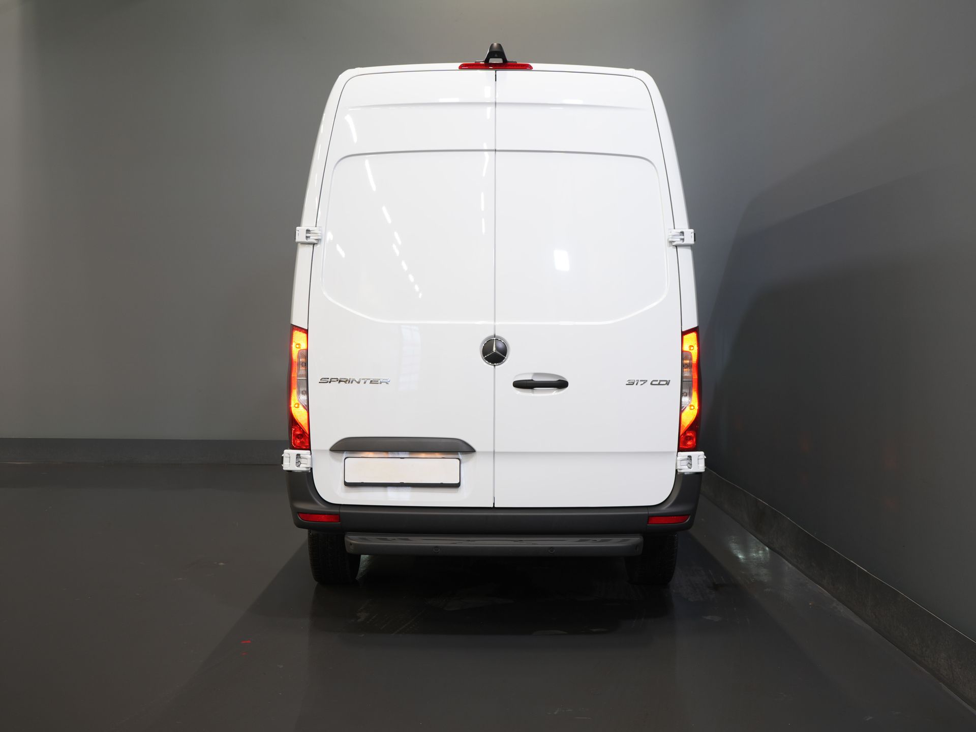 Mercedes-Benz Sprinter Van 317 Aut. L2H2 BPM ¡GRATIS! 3.5t Towbar/ LED/ 270 Gr.Doors/ Gev.Stoel/ Stoelverw./ Navi/ Camera/ PDC/ Carpenter/ Cruise