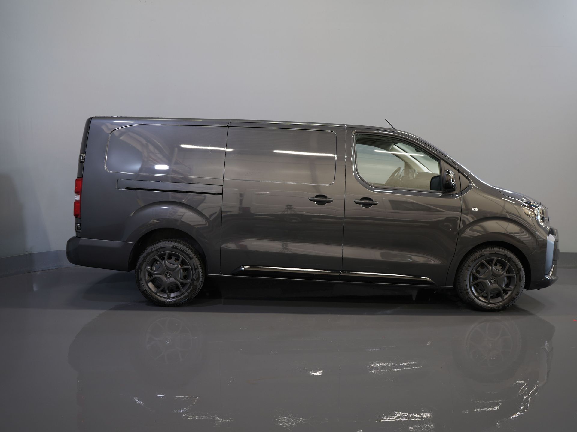 Citroën Jumpy Van 2.0 HDI 180 hp Aut. L3 BPM FREE! Virtual cockpit/ Carplay/ Camera/ PDC/ Cruise/ Airco