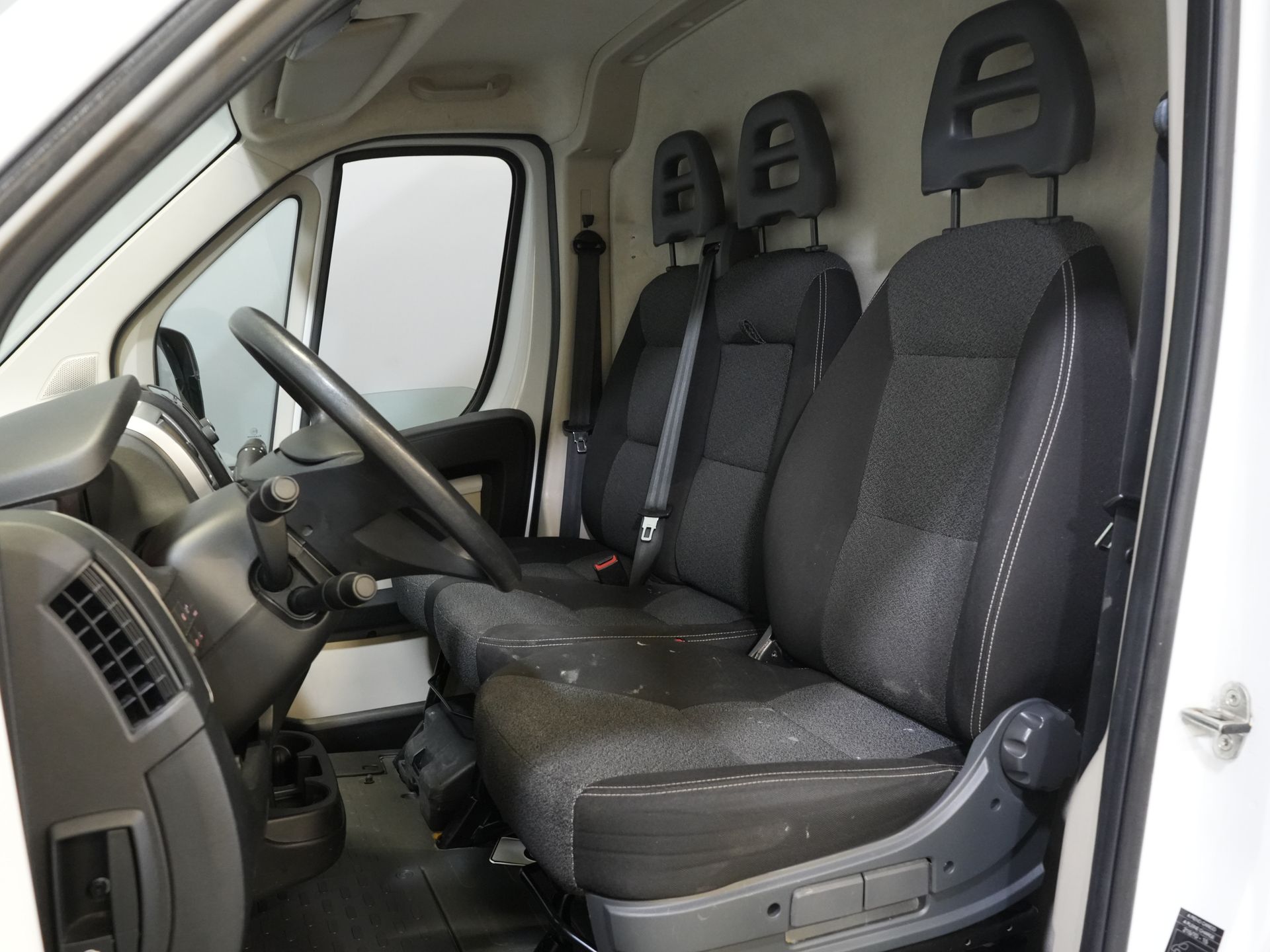 Fiat Ducato Van 2.3 MJ 130 CP L2H2 Imperial + Scară/ Climă/ Navi/ DAB/ PDC/ Cruise/ Bara de remorcare
