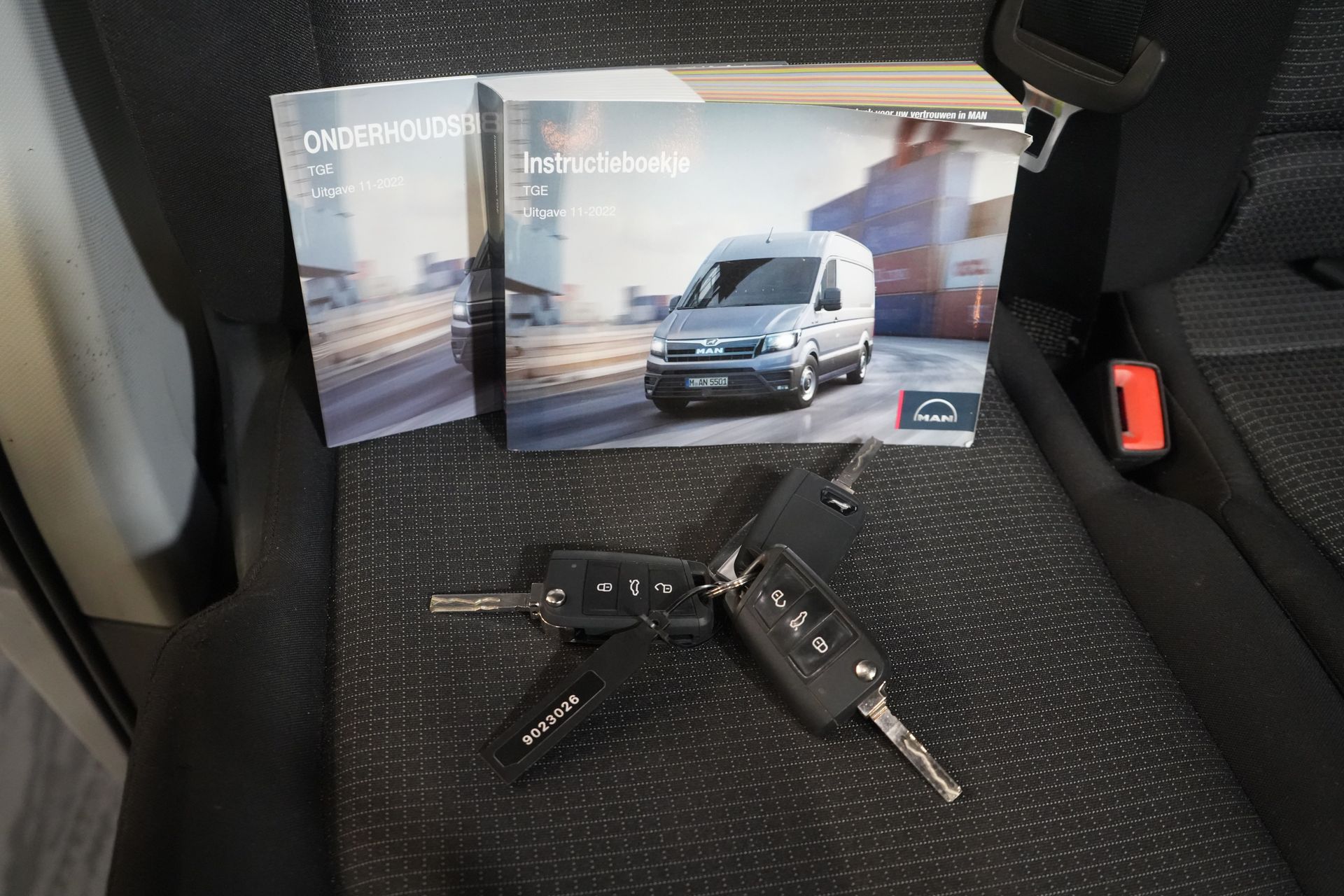 MAN TGE Van 3,180 180 KM DSG Aut. L4H3 DC Podwójna kabina BPM GRATIS! 7 osób/ 270gr. Drzwi/ Carplay/ Imperial + Schody/ Gev.Stoel/ Cruise/ Came