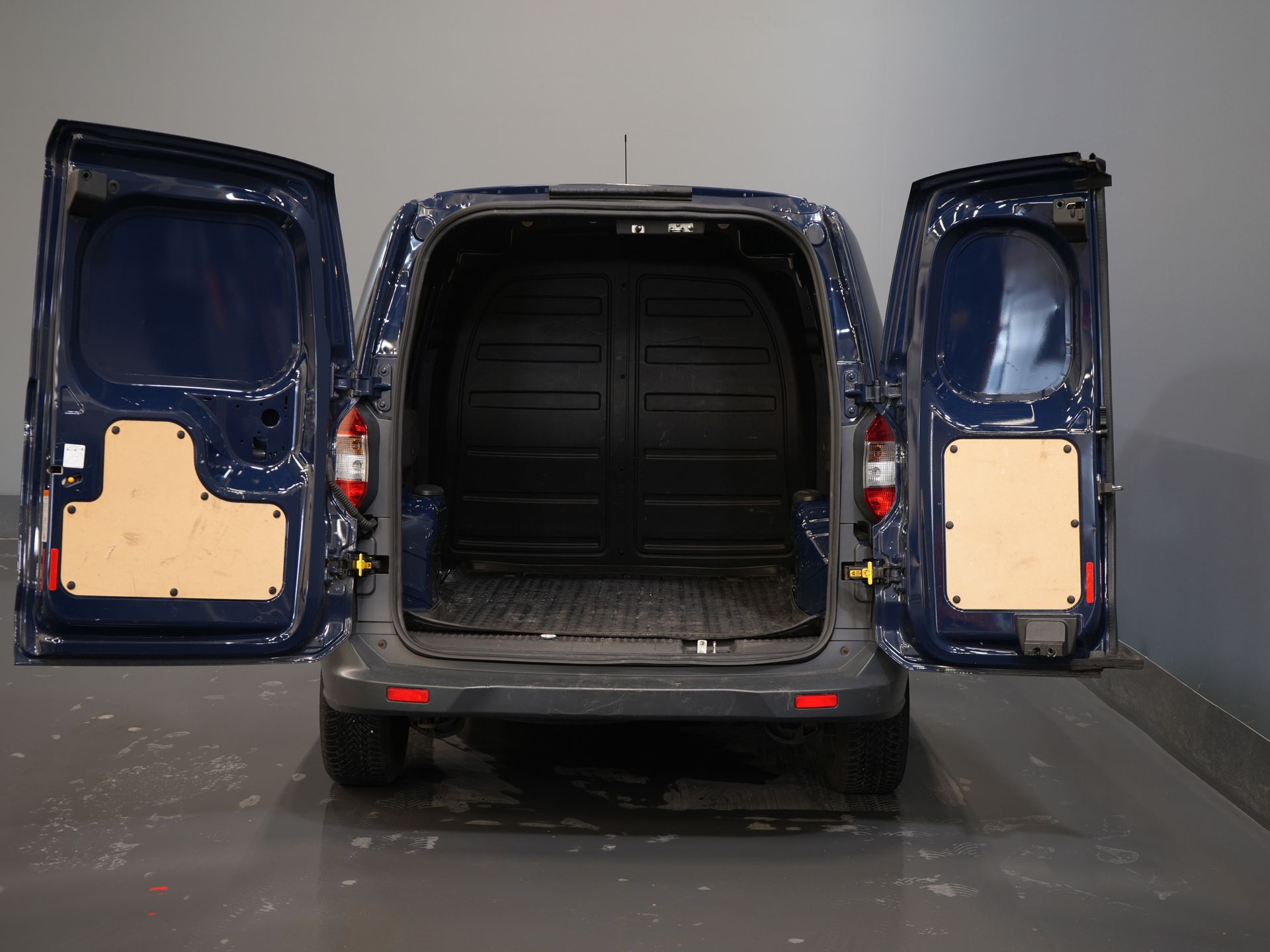 Ford Transit Courier Bestelbus 1.0 100 pk BPM VRIJ! BENZINE/ Stoelverw./ Voorruit.Verw./ Airco