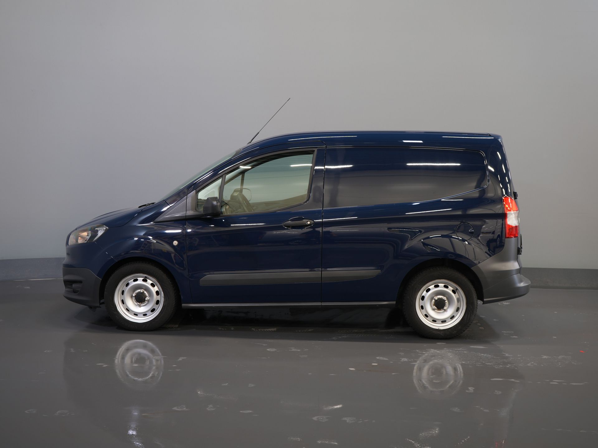Ford Transit Courier Bestelbus 1.0 100 pk BPM VRIJ! BENZINE/ Stoelverw./ Voorruit.Verw./ Airco