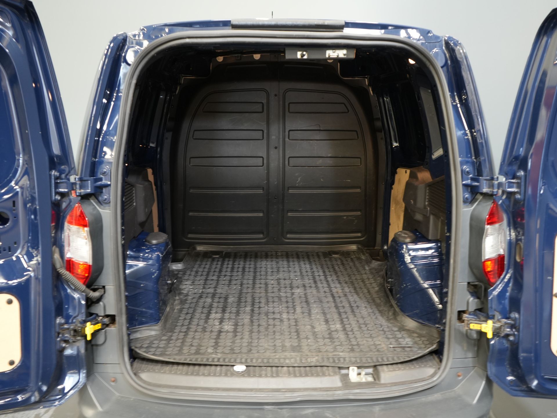 Ford Transit Courier Bestelbus 1.0 100 pk BPM VRIJ! BENZINE/ Stoelverw./ Voorruit.Verw./ Airco