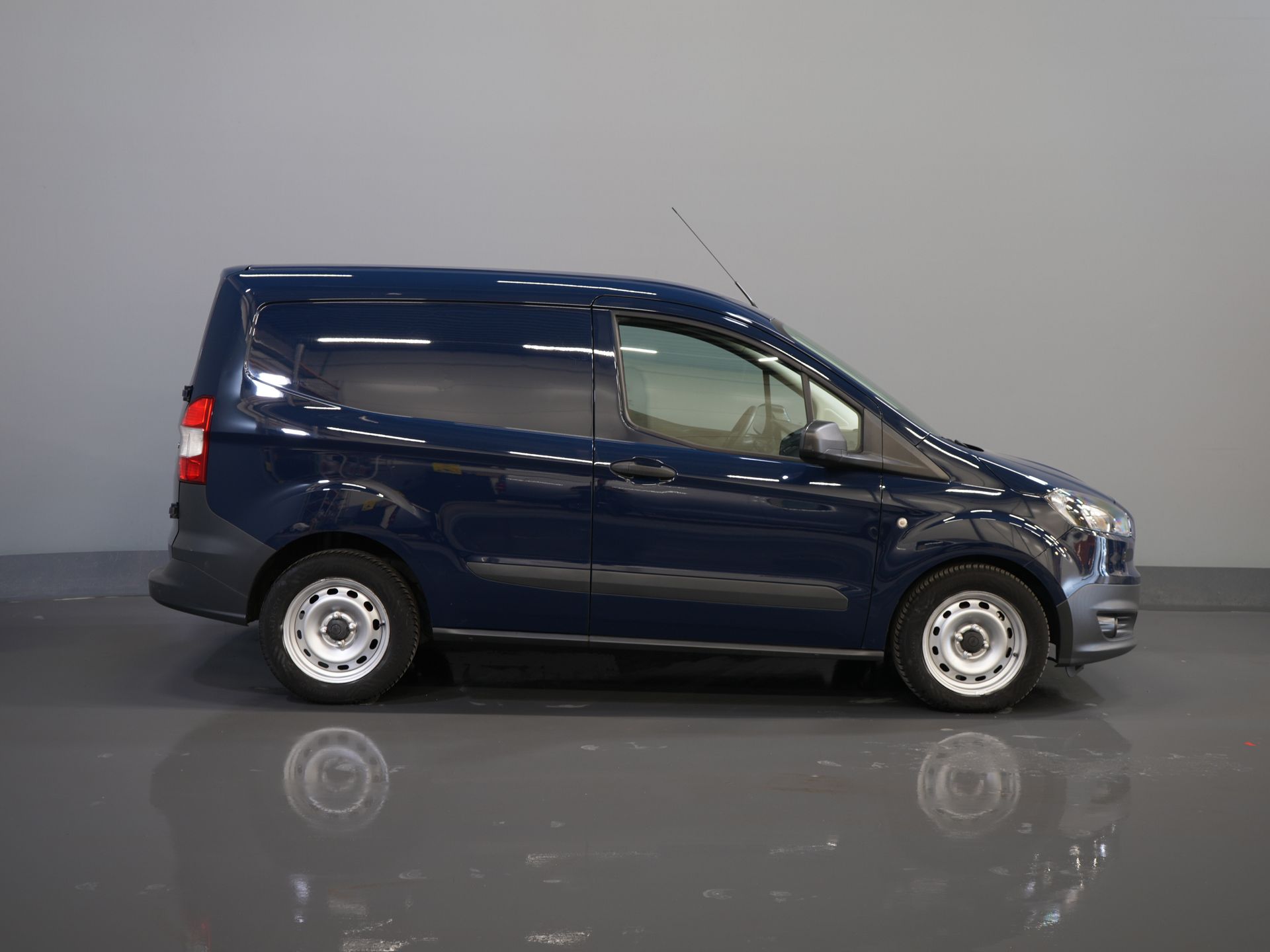 Ford Transit Courier Bestelbus 1.0 100 pk BPM VRIJ! BENZINE/ Stoelverw./ Voorruit.Verw./ Airco