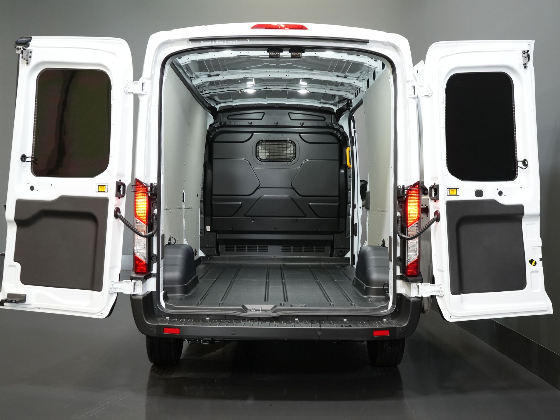 Ford Transit Van 350 2.0 TDCI 130 hp Aut. L3H2 Trend BPM FREE/ Cruise/ PDC V+A/ DAB/ Airco