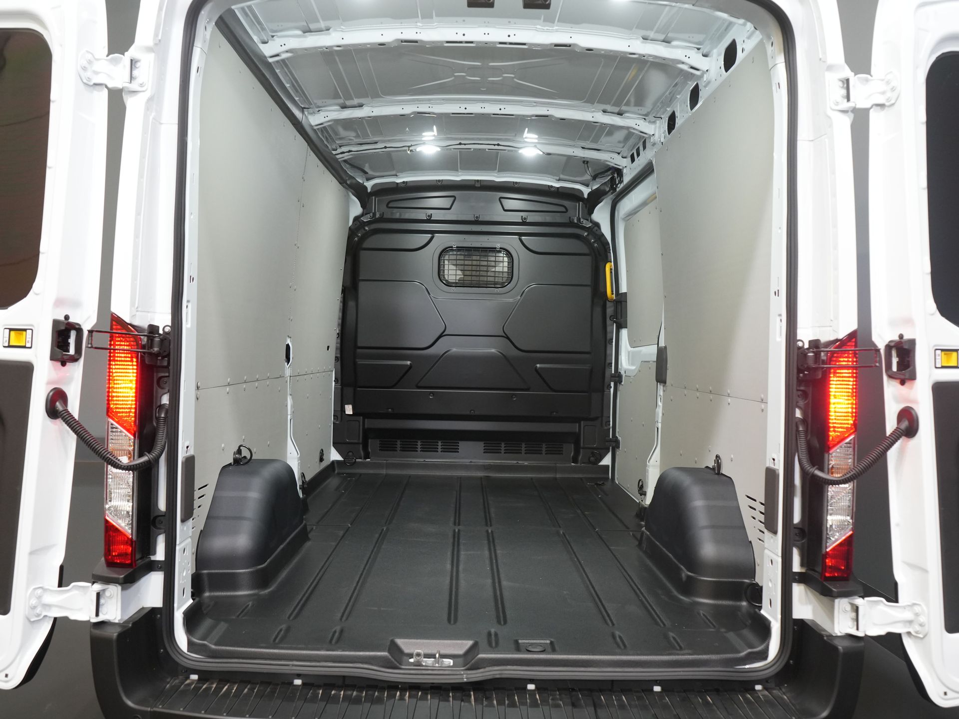 Ford Transit Van 350 2.0 TDCI 130 hp Aut. L3H2 Trend BPM FREE/ Cruise/ PDC V+A/ DAB/ Airco