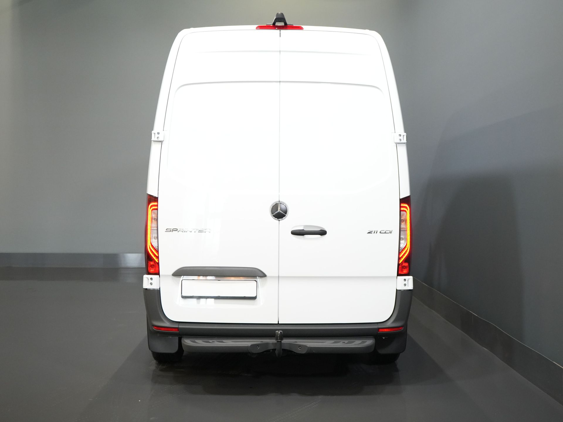 Mercedes-Benz Sprinter Van 211 Aut. L2H2 BPM FREE/ LED/ Riscaldatore a cavalletto/ Riscaldamento sedili/ Clima/ Carplay/ Videocamera/ Cruise/ Gancio di traino