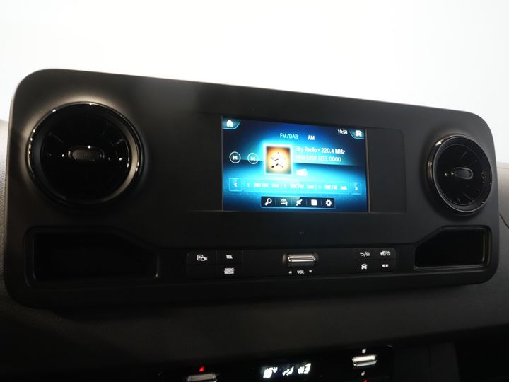 Mercedes-Benz Sprinter Van 211 Aut. L2H2 BPM FREE/ LED/ Riscaldatore a cavalletto/ Riscaldamento sedili/ Clima/ Carplay/ Videocamera/ Cruise/ Gancio di traino