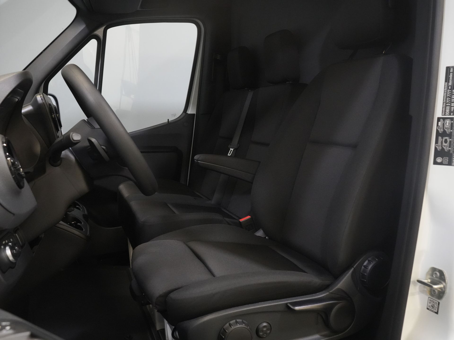 Mercedes-Benz Sprinter Van 211 Aut. L2H2 BPM FREE/ LED/ Riscaldatore a cavalletto/ Riscaldamento sedili/ Clima/ Carplay/ Videocamera/ Cruise/ Gancio di traino