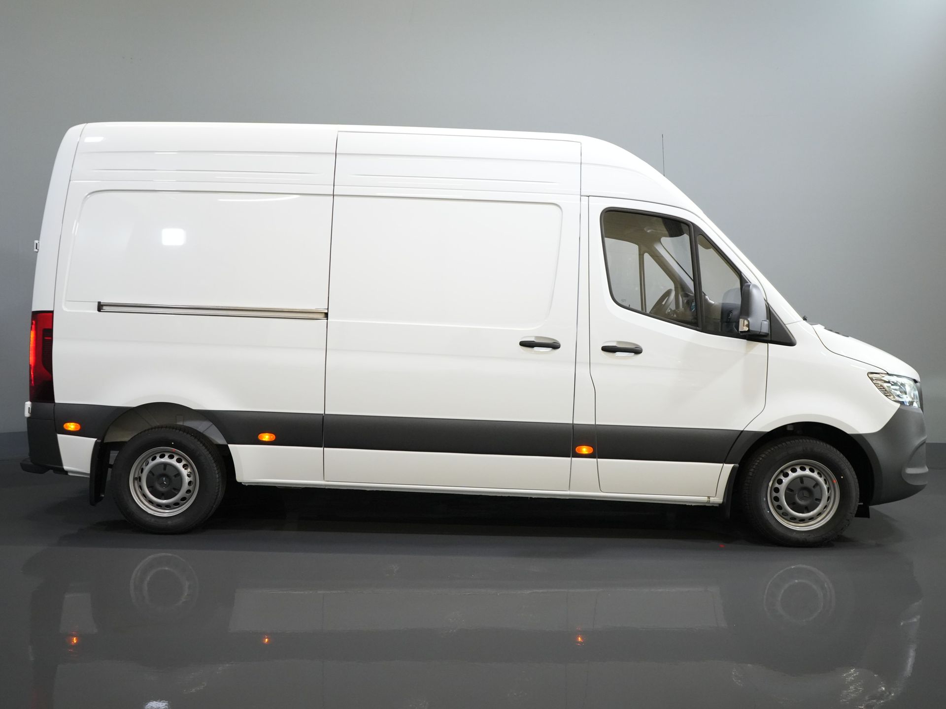 Mercedes-Benz Sprinter Van 211 Aut. L2H2 BPM FREE/ LED/ Riscaldatore a cavalletto/ Riscaldamento sedili/ Clima/ Carplay/ Videocamera/ Cruise/ Gancio di traino