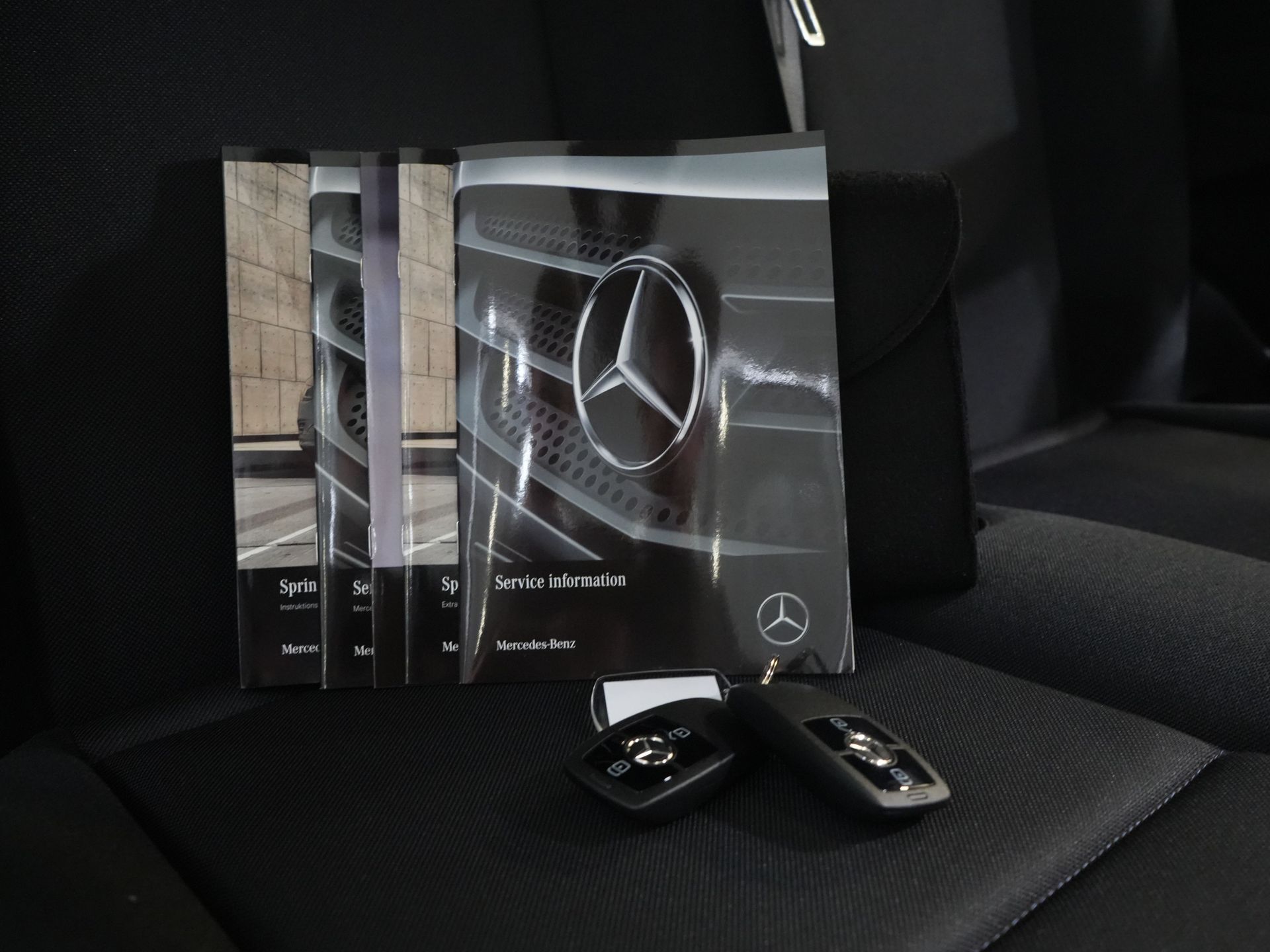 Mercedes-Benz Sprinter Van 211 Aut. L2H2 BPM FREE/ LED/ Riscaldatore a cavalletto/ Riscaldamento sedili/ Clima/ Carplay/ Videocamera/ Cruise/ Gancio di traino