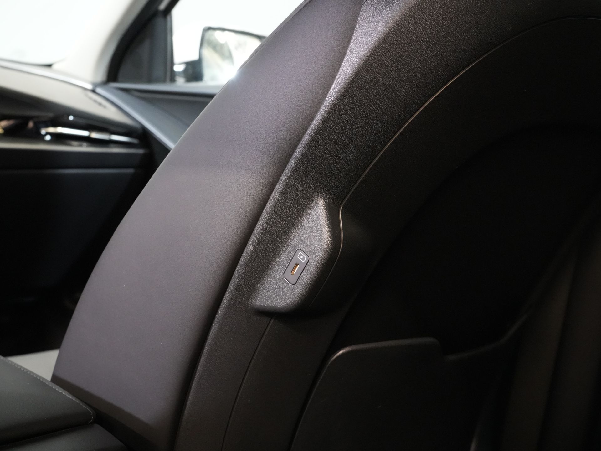 Kia Niro SUV 1.6 GDi PHEV LED/ Adapt.Cruise/ Elek.Seat/ Seatverw./ Steeringverw./ Virtual Cockpit/ Carplay/ Navi/ Camera/ Climate