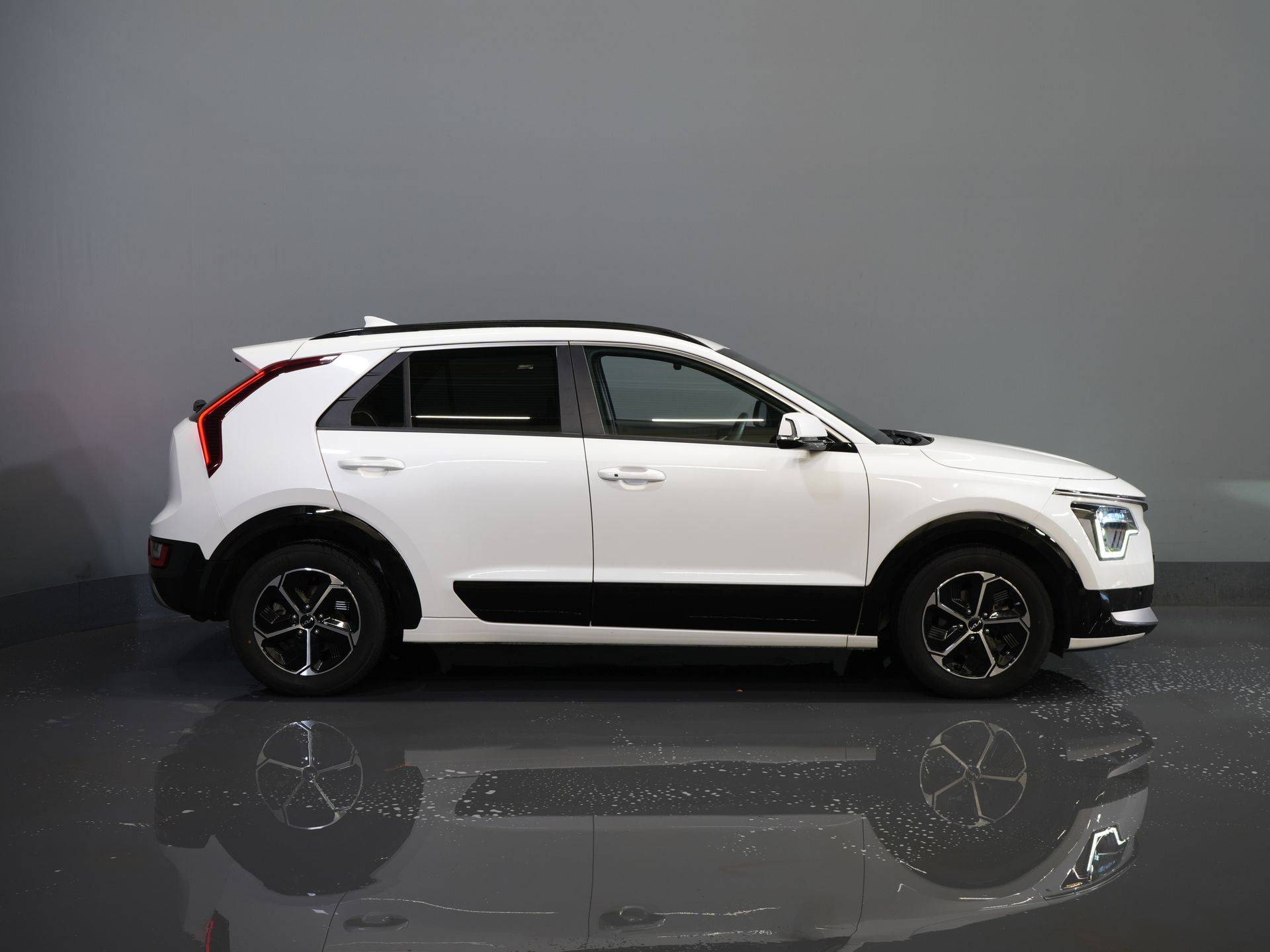 Kia Niro SUV 1.6 GDi PHEV LED/ Adapt.Cruise/ Elek.Seat/ Seatverw./ Steeringverw./ Virtual Cockpit/ Carplay/ Navi/ Camera/ Climate