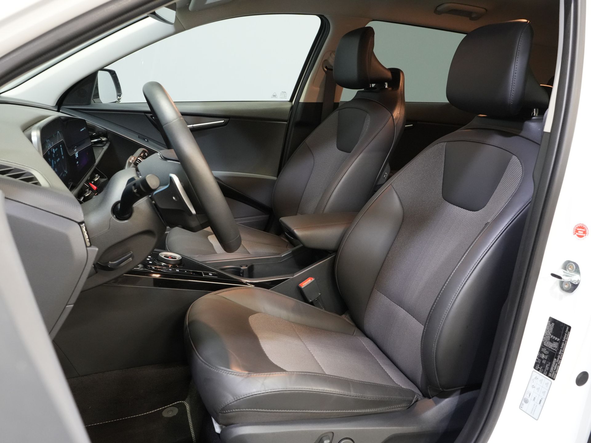 Kia Niro SUV 1.6 GDi PHEV LED/ Adapt.Cruise/ Elek.Seat/ Seatverw./ Steeringverw./ Virtual Cockpit/ Carplay/ Navi/ Camera/ Climate