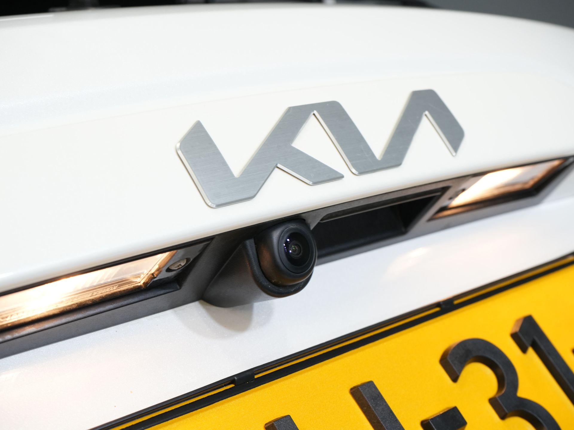 Kia Niro SUV 1.6 GDi PHEV LED/ Adapt.Cruise/ Elek.Seat/ Seatverw./ Steeringverw./ Virtual Cockpit/ Carplay/ Navi/ Camera/ Climate