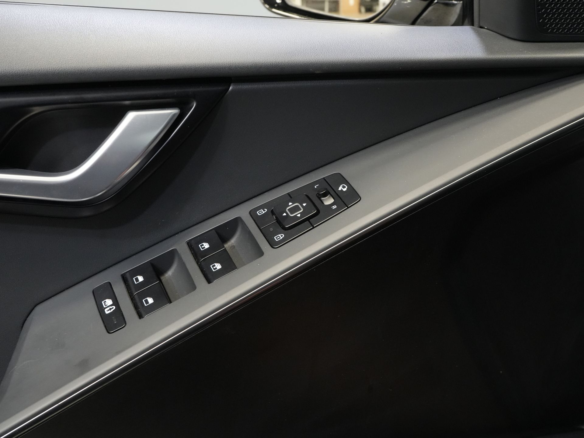 Kia Niro SUV 1.6 GDi PHEV LED/ Adapt.Cruise/ Elek.Seat/ Seatverw./ Steeringverw./ Virtual Cockpit/ Carplay/ Navi/ Camera/ Climate