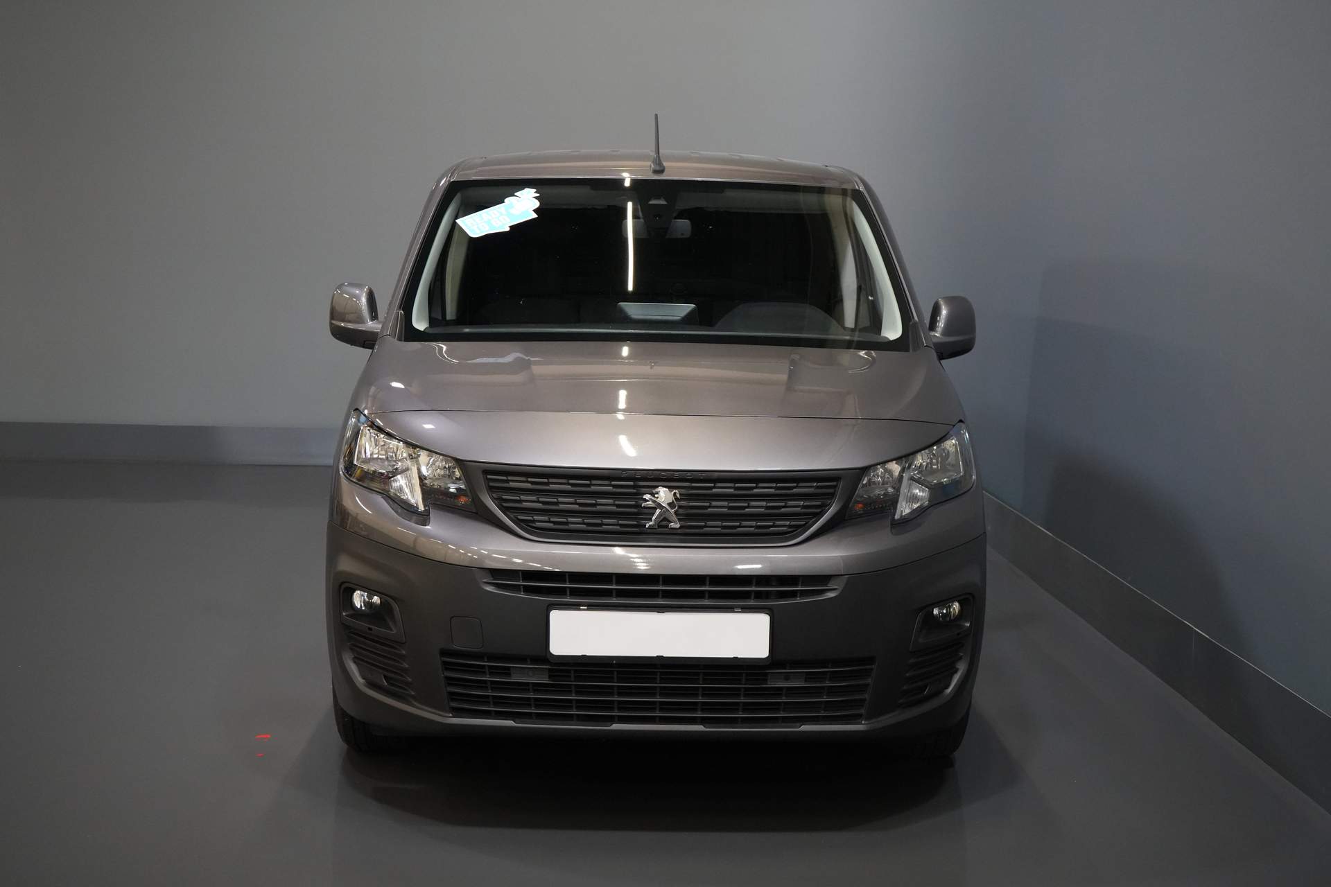 Peugeot Partner Van 1.5 HDI 130 ch Aut. L2 BPM GRATUIT ! Ready2Go 3 Pers. / CarPlay/ Caméra/ Navi/ Cruise/ PDC