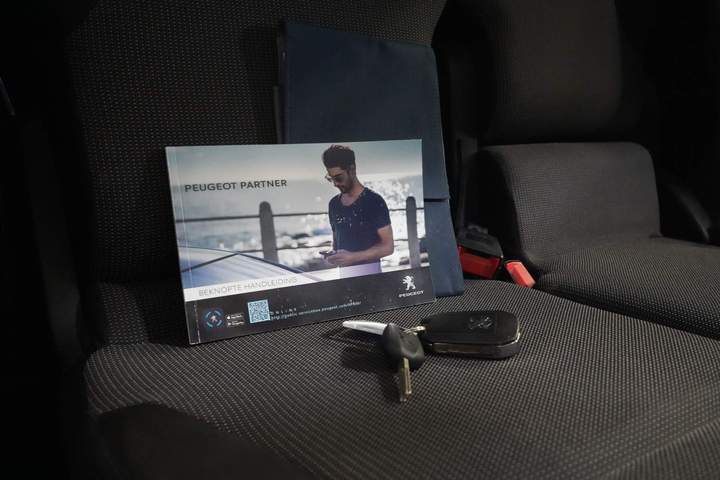 Peugeot Partner Van 1.5 HDI 130 ch Aut. L2 BPM GRATUIT ! Ready2Go 3 Pers. / CarPlay/ Caméra/ Navi/ Cruise/ PDC