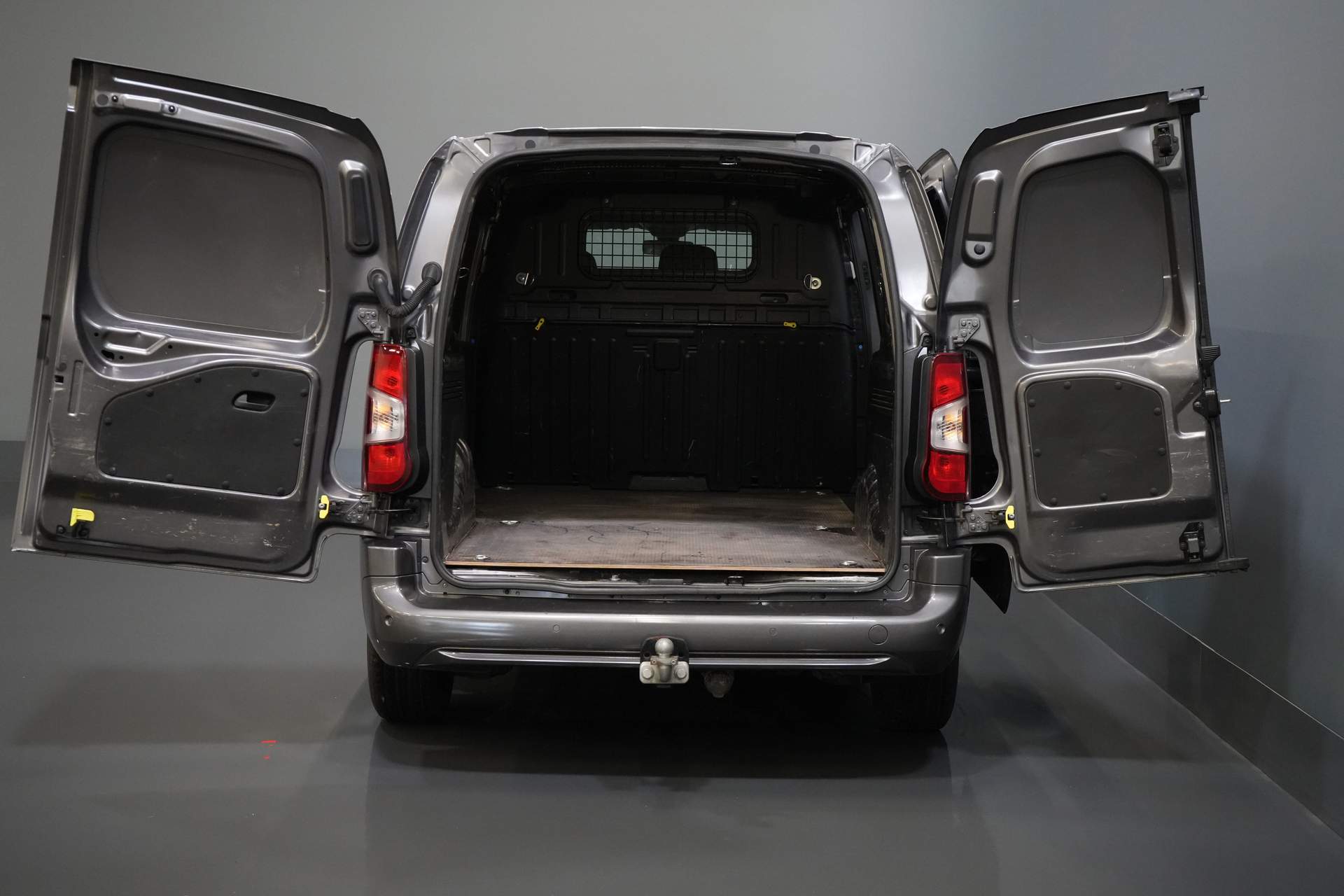 Peugeot Partner Van 1.5 HDI 130 ch Aut. L2 BPM GRATUIT ! Ready2Go 3 Pers. / CarPlay/ Caméra/ Navi/ Cruise/ PDC