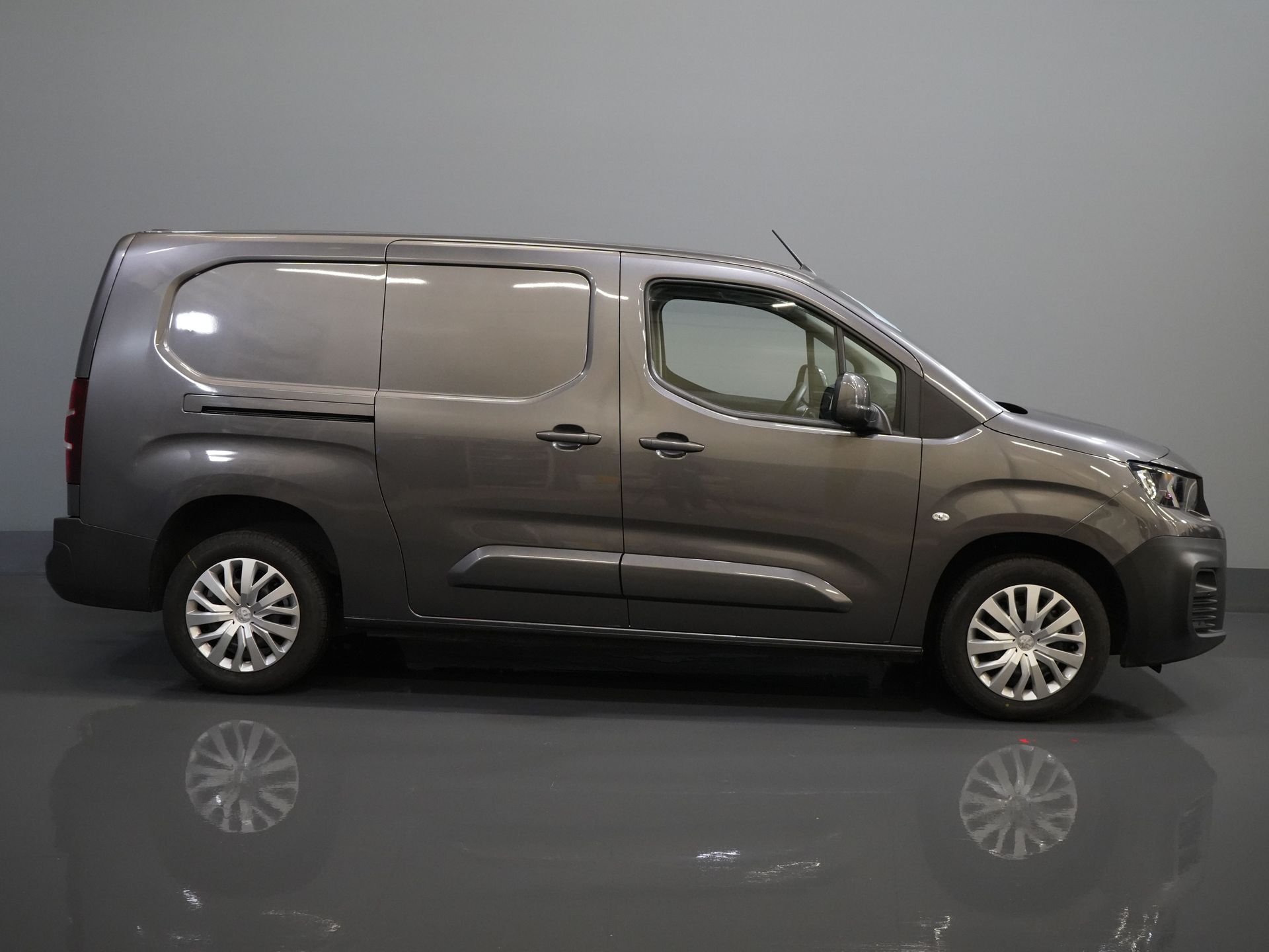 Peugeot Partner Van 1.5 HDI 130 KM Aut. L2 BPM GRATIS! Ready2Go 3 Pers./ CarPlay/ Kamera/ Navi/ Cruise/ PDC
