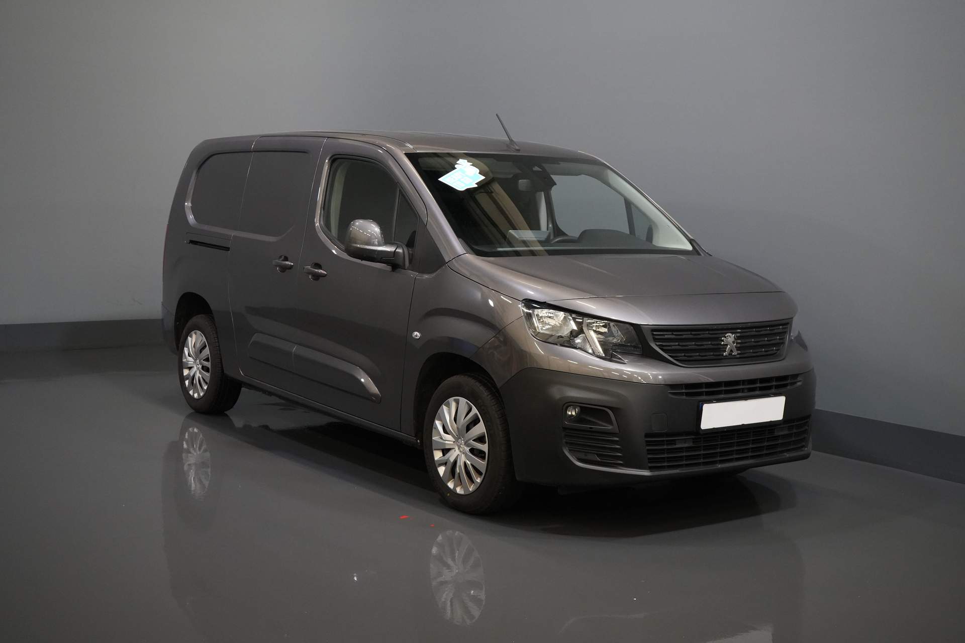 Peugeot Partner Van 1.5 HDI 130 ch Aut. L2 BPM GRATUIT ! Ready2Go 3 Pers. / CarPlay/ Caméra/ Navi/ Cruise/ PDC