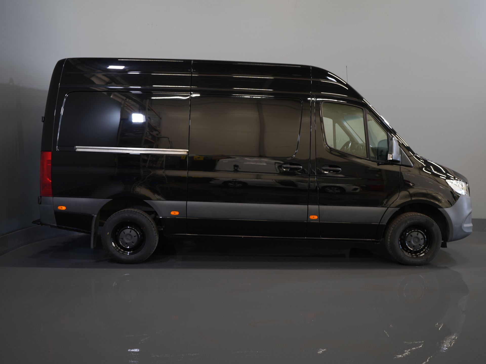 Mercedes-Benz Sprinter Bestelbus 319 3.0 CDI V6 Aut. L2H2 BPM VRIJ! 3.5t Trekverm./ Carplay/ Camera/ Trekhaak/ Airco