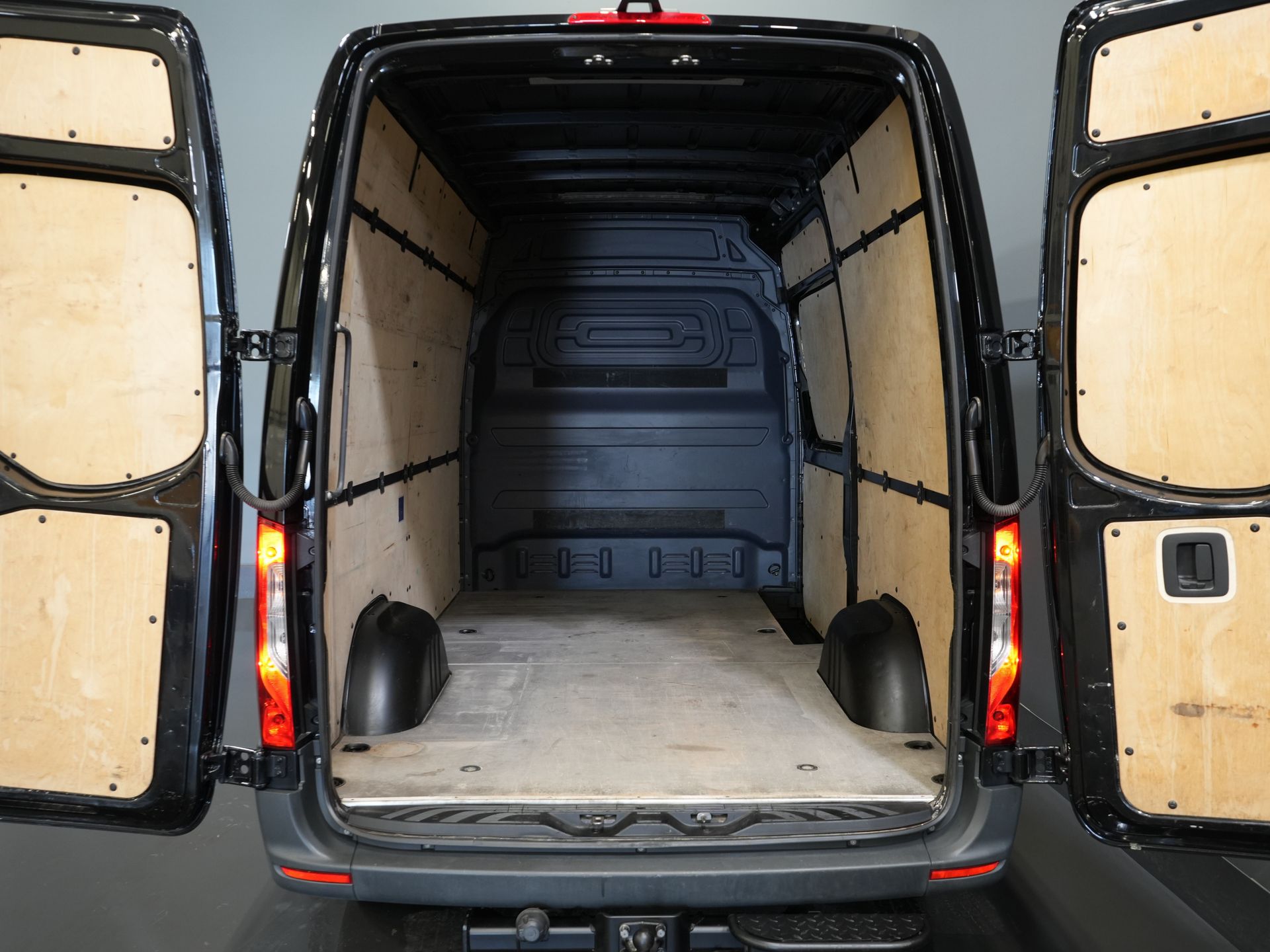 Mercedes-Benz Sprinter Bestelbus 319 3.0 CDI V6 Aut. L2H2 BPM VRIJ! 3.5t Trekverm./ Carplay/ Camera/ Trekhaak/ Airco
