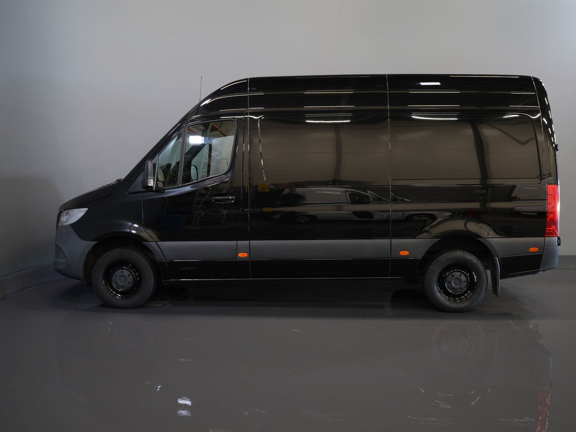 Mercedes-Benz Sprinter Bestelbus 319 3.0 CDI V6 Aut. L2H2 BPM VRIJ! 3.5t Trekverm./ Carplay/ Camera/ Trekhaak/ Airco