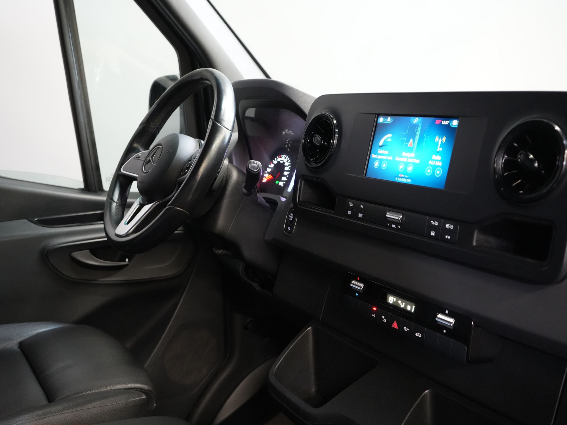 Mercedes-Benz Sprinter Bestelbus 319 3.0 CDI V6 Aut. L2H2 BPM VRIJ! 3.5t Trekverm./ Carplay/ Camera/ Trekhaak/ Airco